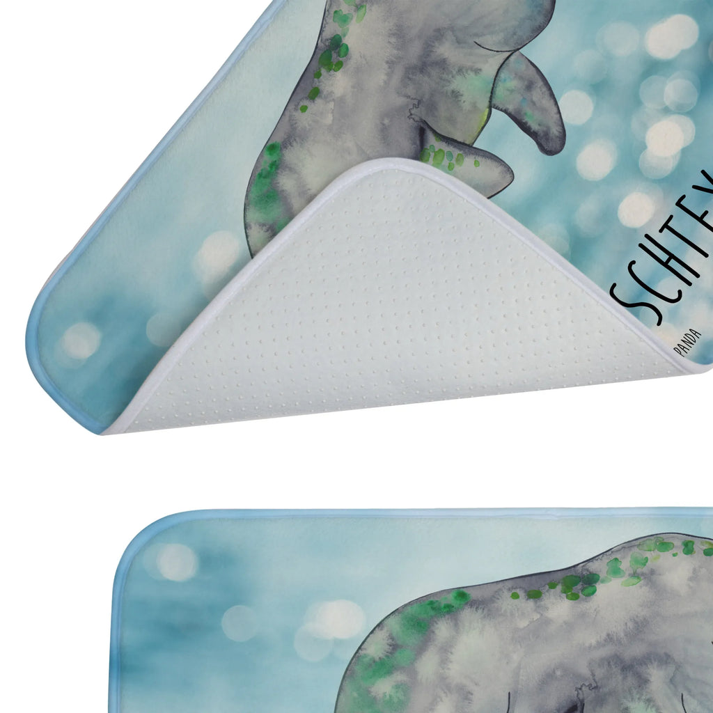 Personalisierter Badvorleger Seekuh chillt Badvorleger Für Badewanne Mit Namen, Badvorleger Mit Gravur, Badvorleger Schwarz Mit Wunschtext, Werbegeschenk mit Text, Badvorleger Für Dusche Mit Wunschtext, Badvorleger Baumwolle Mit Namen, Weicher Badvorleger Mit Wunschtext, Teppich Fürs Bad Mit Namen, Badezimmermatte Mit Wunschtext, Badvorleger Selbst Gestalten, Badematten Set Personalisiert, Rutschfester Badvorleger Mit Namen, Badezimmerteppich Personalisiert, Badvorleger Gemustert Mit Wunschtext, Webegeschenk mit Firmennamen, Bad Fußmatte Personalisiert, Badvorleger Klassisch Mit Wunschtext, Badläufer Mit Namen, Badezimmer Matte Mit Namen, Badvorleger Nachhaltig Mit Namen, Badvorleger Mit Namen, Badematte Mit Namen, Badvorleger Weiß Mit Namen, Badvorleger Vintage Mit Namen, Waschbarer Badvorleger Mit Namen, Badematte Rutschfest Mit Namen, Runder Badvorleger Personalisiert, Personaliserter Badvorleger, Badvorleger Klein Mit Namen, Badvorleger Mit Bestickung, Badvorleger Mikrofaser Personalisiert, Saugfähiger Badvorleger Mit Wunschtext, Badvorleger Mit Initialen, Badvorleger Gäste-WC Personalisiert, Duschvorleger Mit Namen, Badmatte Waschbar Mit Wunschtext, Badgarnitur Mit Wunschtext, Rechteckiger Badvorleger Mit Namen, Badteppich Mit Wunschtext, Badvorleger Design Mit Gravur, Badvorleger Groß Mit Wunschtext, Badvorleger Mit Wunschtext, Badvorleger Modern Mit Namen, Meerestiere, Meer, Urlaub, Seekühe, Zucker, Diät, Essen, Süßigkeiten, Abnehmen, Seekuh, Diätwahn