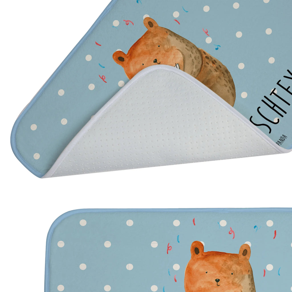 Personalisierte Badematte Bär Party Webegeschenk mit Firmennamen, Badmatte Waschbar Mit Wunschtext, Badvorleger Klassisch Mit Wunschtext, Duschvorleger Mit Namen, Weicher Badvorleger Mit Wunschtext, Badvorleger Schwarz Mit Wunschtext, Teppich Fürs Bad Mit Namen, Waschbarer Badvorleger Mit Namen, Badläufer Mit Namen, Badvorleger Mit Wunschtext, Badvorleger Baumwolle Mit Namen, Badematte Mit Namen, Badematten Set Personalisiert, Rechteckiger Badvorleger Mit Namen, Runder Badvorleger Personalisiert, Badezimmer Matte Mit Namen, Werbegeschenk mit Text, Badvorleger Groß Mit Wunschtext, Badvorleger Für Badewanne Mit Namen, Badvorleger Weiß Mit Namen, Badvorleger Mit Gravur, Badgarnitur Mit Wunschtext, Badvorleger Modern Mit Namen, Bad Fußmatte Personalisiert, Badvorleger Klein Mit Namen, Badvorleger Selbst Gestalten, Badteppich Mit Wunschtext, Badvorleger Mit Bestickung, Badvorleger Design Mit Gravur, Saugfähiger Badvorleger Mit Wunschtext, Badezimmerteppich Personalisiert, Badezimmermatte Mit Wunschtext, Personaliserter Badvorleger, Badvorleger Gemustert Mit Wunschtext, Rutschfester Badvorleger Mit Namen, Badvorleger Mikrofaser Personalisiert, Badematte Rutschfest Mit Namen, Badvorleger Für Dusche Mit Wunschtext, Badvorleger Vintage Mit Namen, Badvorleger Mit Initialen, Badvorleger Nachhaltig Mit Namen, Badvorleger Mit Namen, Badvorleger Gäste-WC Personalisiert, Bär, Teddy, Teddybär, Geburtstagsgeschenk, Gute Laune, Lustig, Abfeiern, Mitbringsel, Geschenk, Party, Geburtstag, Feiern