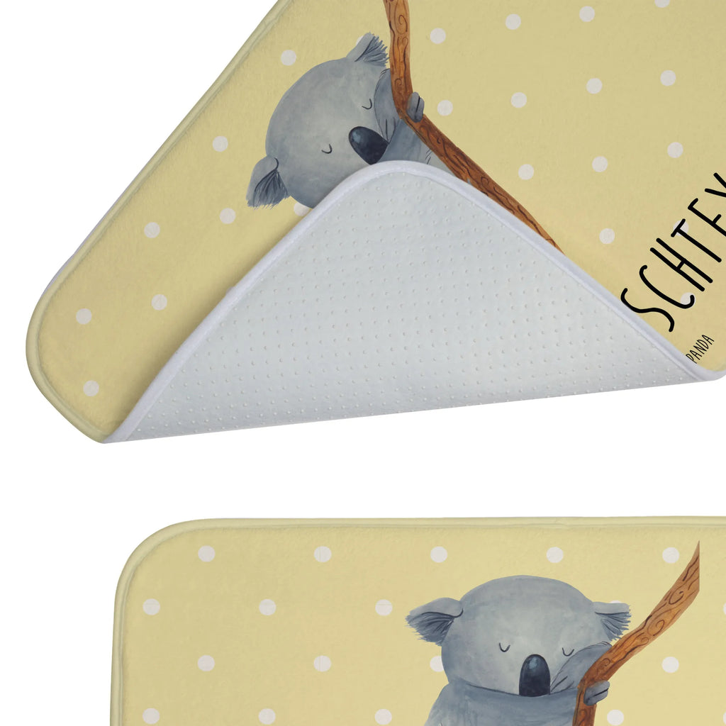 Personalisierte Badematte Koalabär Badezimmerteppich Personalisiert, Badezimmer Matte Mit Namen, Badvorleger Design Mit Gravur, Badvorleger Mit Wunschtext, Badvorleger Selbst Gestalten, Werbegeschenk mit Text, Bad Fußmatte Personalisiert, Badvorleger Schwarz Mit Wunschtext, Runder Badvorleger Personalisiert, Badvorleger Groß Mit Wunschtext, Badezimmermatte Mit Wunschtext, Rutschfester Badvorleger Mit Namen, Badvorleger Für Dusche Mit Wunschtext, Badvorleger Gemustert Mit Wunschtext, Weicher Badvorleger Mit Wunschtext, Badläufer Mit Namen, Badvorleger Weiß Mit Namen, Duschvorleger Mit Namen, Badvorleger Klassisch Mit Wunschtext, Waschbarer Badvorleger Mit Namen, Badvorleger Mit Gravur, Teppich Fürs Bad Mit Namen, Badvorleger Mit Bestickung, Badvorleger Modern Mit Namen, Badvorleger Baumwolle Mit Namen, Badgarnitur Mit Wunschtext, Rechteckiger Badvorleger Mit Namen, Saugfähiger Badvorleger Mit Wunschtext, Badvorleger Mit Namen, Badematte Mit Namen, Badvorleger Für Badewanne Mit Namen, Badvorleger Gäste-WC Personalisiert, Badematte Rutschfest Mit Namen, Badvorleger Klein Mit Namen, Badvorleger Nachhaltig Mit Namen, Badmatte Waschbar Mit Wunschtext, Badematten Set Personalisiert, Badteppich Mit Wunschtext, Badvorleger Mit Initialen, Personaliserter Badvorleger, Badvorleger Vintage Mit Namen, Webegeschenk mit Firmennamen, Badvorleger Mikrofaser Personalisiert, Tiermotive, Gute Laune, lustige Sprüche, Tiere, schlafen, Bär, Traumland, träumen, Koala, Schlafzimmer, Koalabär, Traum