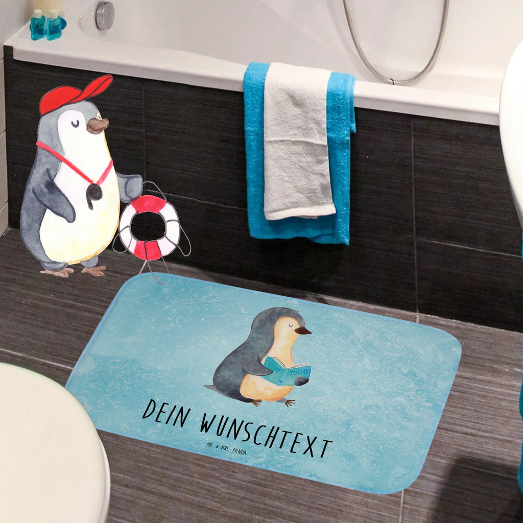 Personalisierte Badematte Pinguin Buch Bad Fußmatte Personalisiert, Badvorleger Mit Bestickung, Badvorleger Gäste-WC Personalisiert, Badvorleger Vintage Mit Namen, Werbegeschenk mit Text, Rechteckiger Badvorleger Mit Namen, Badläufer Mit Namen, Badvorleger Schwarz Mit Wunschtext, Runder Badvorleger Personalisiert, Badezimmer Matte Mit Namen, Badvorleger Gemustert Mit Wunschtext, Badvorleger Klein Mit Namen, Teppich Fürs Bad Mit Namen, Badvorleger Für Dusche Mit Wunschtext, Badezimmermatte Mit Wunschtext, Badvorleger Modern Mit Namen, Rutschfester Badvorleger Mit Namen, Weicher Badvorleger Mit Wunschtext, Badvorleger Baumwolle Mit Namen, Badteppich Mit Wunschtext, Waschbarer Badvorleger Mit Namen, Badmatte Waschbar Mit Wunschtext, Badvorleger Weiß Mit Namen, Duschvorleger Mit Namen, Personaliserter Badvorleger, Badezimmerteppich Personalisiert, Badvorleger Selbst Gestalten, Badvorleger Klassisch Mit Wunschtext, Webegeschenk mit Firmennamen, Saugfähiger Badvorleger Mit Wunschtext, Badvorleger Für Badewanne Mit Namen, Badgarnitur Mit Wunschtext, Badematten Set Personalisiert, Badvorleger Nachhaltig Mit Namen, Badvorleger Mit Gravur, Badvorleger Mit Namen, Badvorleger Mikrofaser Personalisiert, Badematte Mit Namen, Badvorleger Groß Mit Wunschtext, Badvorleger Mit Initialen, Badematte Rutschfest Mit Namen, Badvorleger Mit Wunschtext, Badvorleger Design Mit Gravur, Pinguin, Faulenzen, Pinguine, Nichtstun, Buch, Freizeit, Bücherwurm, Lesen, Urlaub, Ferien