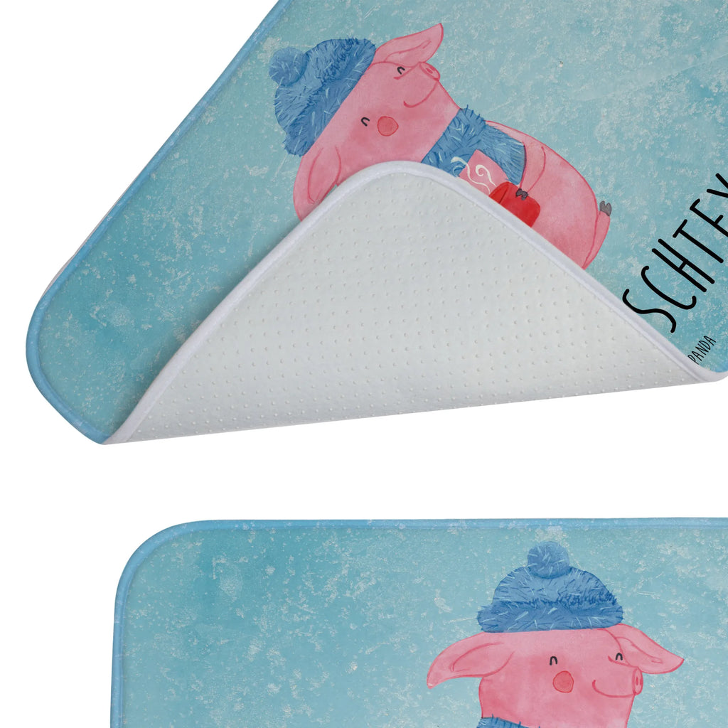 Personalised bath mat piggy Mulled wine Badvorleger Klein Mit Namen, Badvorleger Mikrofaser Personalisiert, Badezimmermatte Mit Wunschtext, Bad Teppich, Badvorleger Gemustert Mit Wunschtext, Duschvorlage, Webegeschenk mit Firmennamen, Personaliserter Badvorleger, Bad Fußmatte Personalisiert, Duschvorleger Mit Namen, Rutschfester Badvorleger Mit Namen, Rechteckiger Badvorleger Mit Namen, Badvorleger Klassisch Mit Wunschtext, Badteppich Mit Wunschtext, Badvorleger Für Badewanne Mit Namen, Badvorleger Gäste-WC Personalisiert, Badvorleger Vintage Mit Namen, Waschbarer Badvorleger Mit Namen, Badvorleger Mit Wunschtext, Badmatte Waschbar Mit Wunschtext, Badvorleger Modern Mit Namen, Werbegeschenk mit Text, Badvorleger Mit Bestickung, Teppich Fürs Bad Mit Namen, Weicher Badvorleger Mit Wunschtext, Badläufer Mit Namen, Badvorleger Groß Mit Wunschtext, Badvorleger Design Mit Gravur, Runder Badvorleger Personalisiert, Badvorleger Schwarz Mit Wunschtext, Saugfähiger Badvorleger Mit Wunschtext, Badvorleger Baumwolle Mit Namen, Badezimmer Matte Mit Namen, Badgarnitur Mit Wunschtext, Badvorleger Weiß Mit Namen, Badvorleger Mit Gravur, Badematten Set Personalisiert, Badvorleger Selbst Gestalten, Badezimmerteppich Personalisiert, Badvorleger Nachhaltig Mit Namen, Badvorleger Mit Namen, Badematte Rutschfest Mit Namen, Badvorleger Mit Initialen, Badematte Mit Namen, Badvorleger Für Dusche Mit Wunschtext, Badtextilien, Weihnachten, Winter, Weihnachtsdeko, Nikolaus, Advent, Heiligabend, Wintermotiv, Glühwein, Weihnachtsmarkt, Betrunken, Spruch
