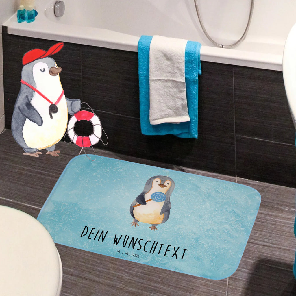 Personalisierte Badematte Pinguin Lolli Badvorleger Mit Initialen, Duschvorleger Mit Namen, Webegeschenk mit Firmennamen, Badematten Set Personalisiert, Badvorleger Modern Mit Namen, Badezimmerteppich Personalisiert, Badezimmermatte Mit Wunschtext, Teppich Fürs Bad Mit Namen, Badvorleger Vintage Mit Namen, Rutschfester Badvorleger Mit Namen, Badvorleger Gäste-WC Personalisiert, Badvorleger Groß Mit Wunschtext, Badvorleger Mikrofaser Personalisiert, Badteppich Mit Wunschtext, Badvorleger Baumwolle Mit Namen, Badvorleger Mit Bestickung, Badvorleger Mit Gravur, Weicher Badvorleger Mit Wunschtext, Bad Fußmatte Personalisiert, Badgarnitur Mit Wunschtext, Badvorleger Mit Namen, Badvorleger Nachhaltig Mit Namen, Badematte Mit Namen, Badvorleger Selbst Gestalten, Badvorleger Mit Wunschtext, Saugfähiger Badvorleger Mit Wunschtext, Badvorleger Design Mit Gravur, Badvorleger Klassisch Mit Wunschtext, Badvorleger Für Dusche Mit Wunschtext, Badläufer Mit Namen, Badvorleger Klein Mit Namen, Badvorleger Gemustert Mit Wunschtext, Werbegeschenk mit Text, Personaliserter Badvorleger, Runder Badvorleger Personalisiert, Rechteckiger Badvorleger Mit Namen, Badezimmer Matte Mit Namen, Badmatte Waschbar Mit Wunschtext, Badvorleger Für Badewanne Mit Namen, Badematte Rutschfest Mit Namen, Waschbarer Badvorleger Mit Namen, Badvorleger Weiß Mit Namen, Badvorleger Schwarz Mit Wunschtext, Pinguin, Pinguine, Blödsinn, Spruch, Rabauke, Süßigkeiten, Rebell, Lolli, Gauner, Ganove