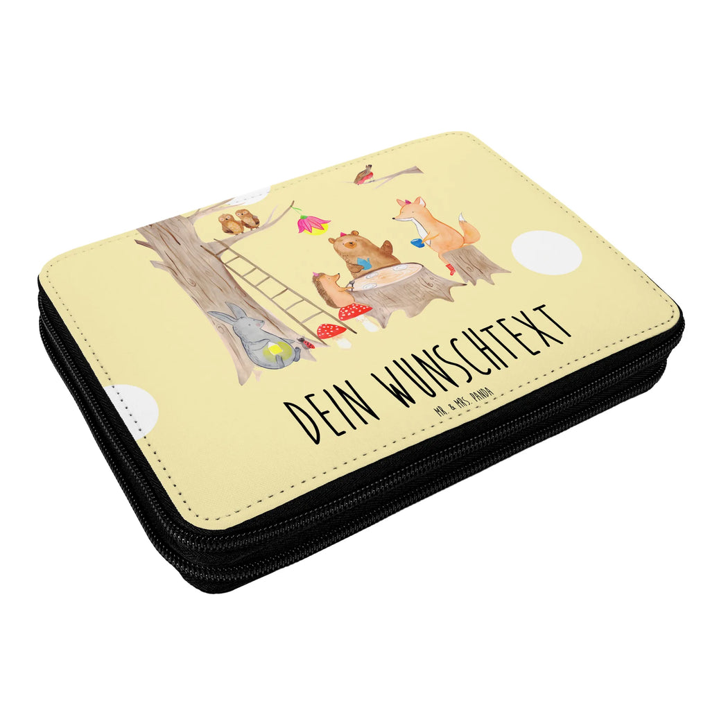 Personalisierte Federmappe Waldtiere Picknick Personalisierte Stiftetasche, Personalisierte Federmappe, Geschenk, Federmäppchen bedruckt, Schule, Stiftemappe mit Namen, Büro Stifte Etui, Personalisierte Stifterolle, PersonalisierteS Stifte Etui, Grundschule, PersonalisierteS Federmäppchen, Federmappe mit Namen, Kind, Schülerin, Bestückte Federmappe, Einschulung, Stifterolle mit Namen, Federmäppchen mit Namen, Kinder Federmappe, Schüler, Motiv, Federmappe Einschulung, Tiermotive, Gute Laune, lustige Sprüche, Tiere, Picknick, Waldtiere, Igel, Eichhörnchen, Hase, Wald, Fuchs, Maus