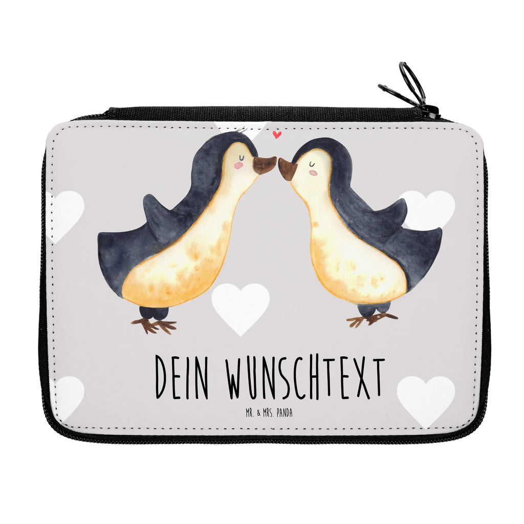 Personalisierte Federmappe Pinguine Kuss Schüler, Büro Stifte Etui, Stifterolle mit Namen, Schülerin, Kind, PersonalisierteS Stifte Etui, Motiv, Geschenk, Personalisierte Stifterolle, Kinder Federmappe, Federmappe Einschulung, PersonalisierteS Federmäppchen, Grundschule, Personalisierte Stiftetasche, Einschulung, Personalisierte Federmappe, Federmäppchen mit Namen, Federmappe mit Namen, Federmäppchen bedruckt, Schule, Bestückte Federmappe, Stiftemappe mit Namen, Liebe, Partner, Freund, Freundin, Ehemann, Ehefrau, Heiraten, Verlobung, Heiratsantrag, Liebesgeschenk, Jahrestag, Hocheitstag, Hochzeitstag, Mitbringsel, für Ehemann, Valentinstag, Liebesbeweis, Geschenk für Freundin, Geschenk für Frauen, Geschenk für Partner, für Männer