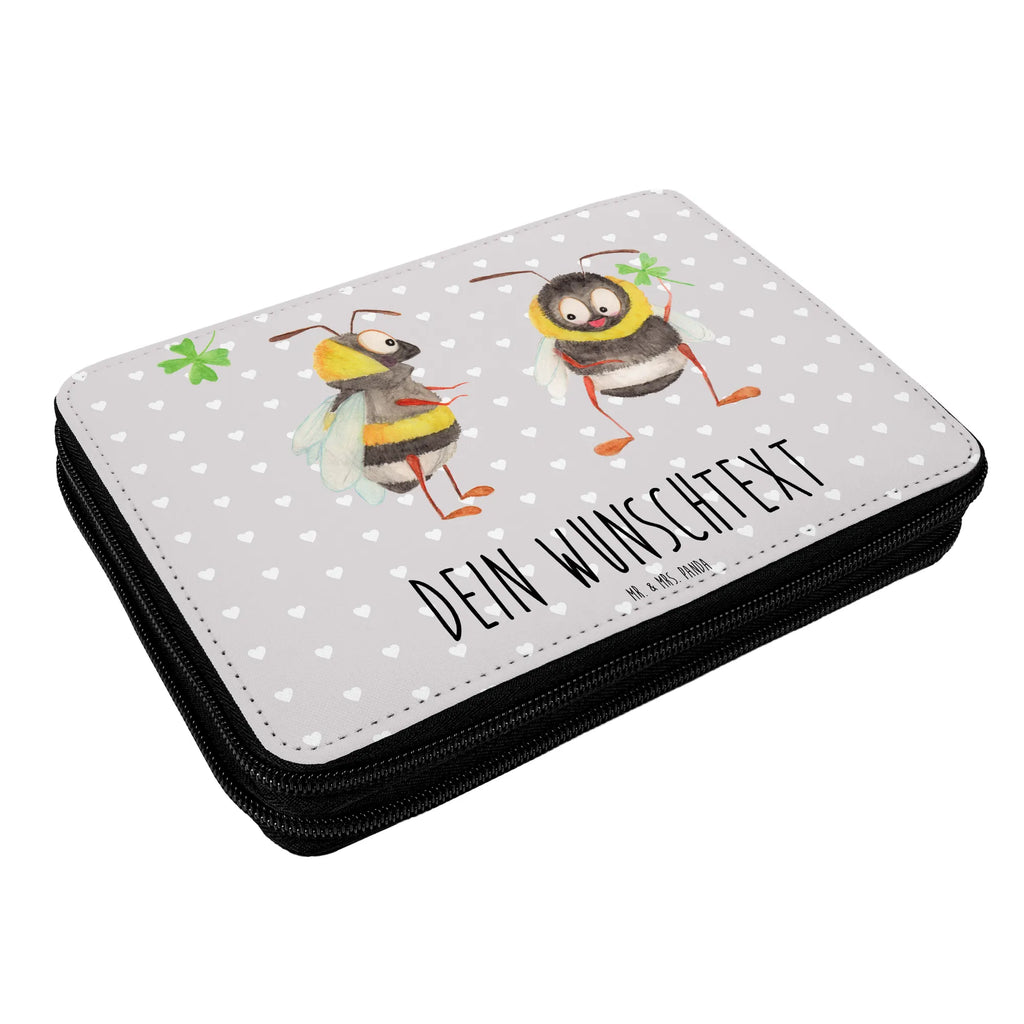 Personalised leather folder bees Pair Personalisierte Stiftetasche, Grundschule, Schüler, Personalisierte Federmappe, Kind, Motiv, PersonalisierteS Federmäppchen, Stifterolle mit Namen, Büro Stifte Etui, Federmäppchen mit Namen, Personalisierte Stifterolle, Stiftemappe mit Namen, Federmappe mit Namen, Geschenk, Federmappe Einschulung, Schülerin, Bestückte Federmappe, Einschulung, Kinder Federmappe, Schule, Federmäppchen bedruckt, PersonalisierteS Stifte Etui, Liebe, Partner, Freund, Freundin, Ehemann, Ehefrau, Heiraten, Verlobung, Heiratsantrag, Liebesgeschenk, Jahrestag, Hocheitstag, Geschenk für Partner, Valentinstag, Mitbringsel, verliebte Schildkröten, Geschenk für Freundin, für Männer, Hochzeitstag, Schildkröten, für Ehemann, Liebesbeweis, Geschenk für Frauen