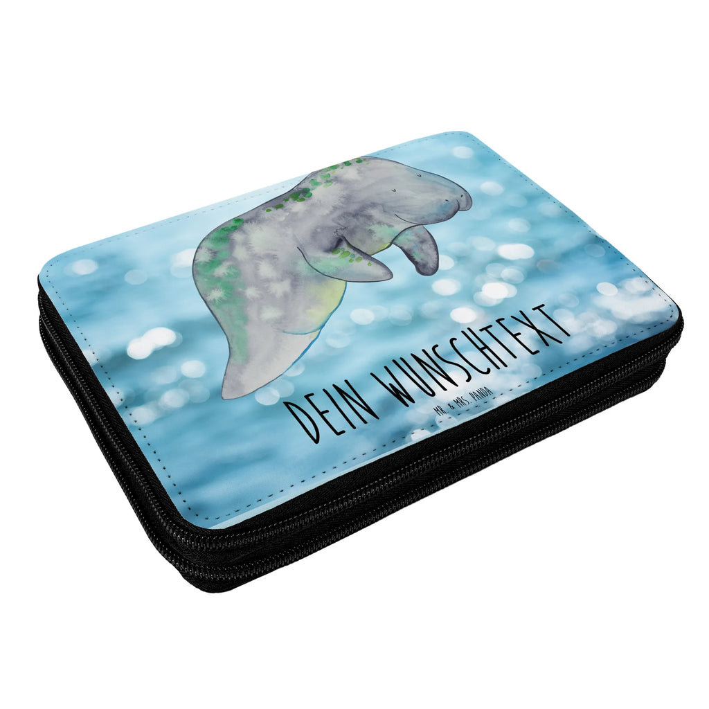 Personalisierte Federmappe Seekuh chillt Stiftemappe mit Namen, Kind, Personalisierte Stiftetasche, Schule, Bestückte Federmappe, PersonalisierteS Federmäppchen, Schüler, Personalisierte Stifterolle, Büro Stifte Etui, Federmappe mit Namen, Federmäppchen mit Namen, Schülerin, Motiv, Stifterolle mit Namen, Federmäppchen bedruckt, Federmappe Einschulung, Kinder Federmappe, Grundschule, Geschenk, Einschulung, PersonalisierteS Stifte Etui, Personalisierte Federmappe, Meerestiere, Meer, Urlaub, Essen, Zucker, Abnehmen, Diät, Diätwahn, Seekühe, Süßigkeiten, Seekuh