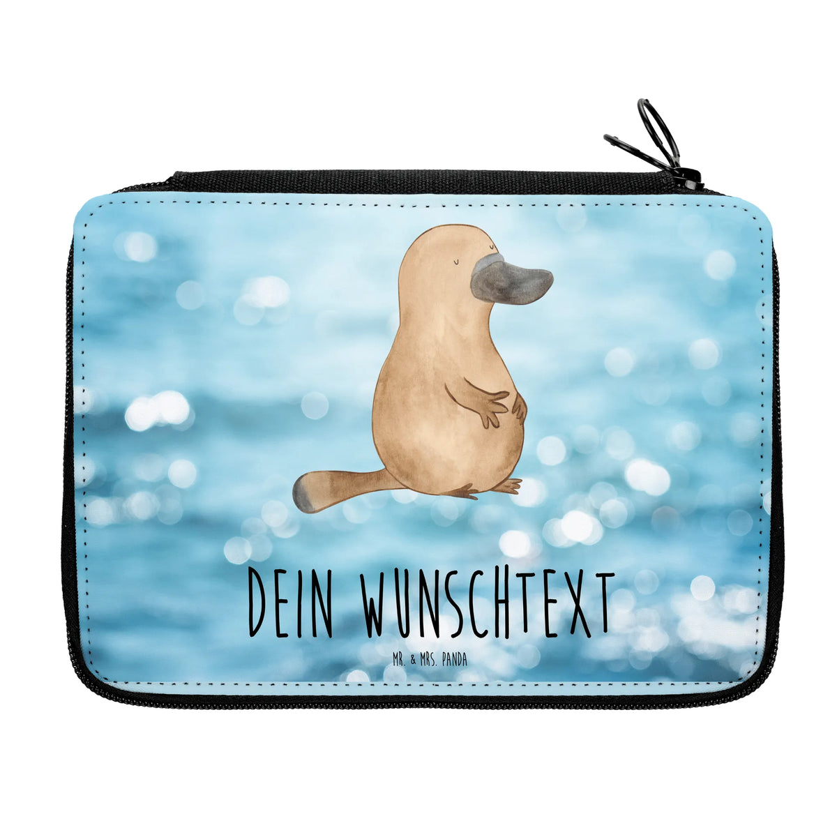 Personalisierte Federmappe Schnabeltier Mut Mäppchen mit Wunschname, Schlampermäppchen personalisiert, Faulenzer personalisiert, Personalisierte Federtasche, PersonalisierteS Stifte Etui, Schulmäppchen mit Namen, Etui mit Namen, Personalisiertes Schulmäppchen, Mäppchen personalisiert, Federmäppchen personalisiert, Personalisiertes Schlampermäppchen, Personalisierte Stiftetasche, Personalisierte Federmappe, Federmäppchen mit Namen, Etui personalisiert, Faulenzer mit Namen, Mäppchen mit Namen, Federmappe personalisiert, Mäppchen mit Text, Stifteetui personalisiert, Federtasche personalisiert, Schulmäppchen personalisiert, Stiftemappe mit Namen, Federmappe mit Wunschname, Stifterolle mit Namen, Federmäppchen mit Wunschname, Federtasche mit Namen, Federmappe mit Namen, Stiftebox mit Namen, Schlampermäppchen mit Namen, Personalisierte Stifterolle, Personalisiertes Mäppchen, PersonalisierteS Federmäppchen, Personalisierte Stiftebox, Meer, Urlaub, Meerestiere, Schnabeltier, Neuanfang, Schnabeltiere, Neustart, mutig, Lebensweisheit, Motivation, Training, Weltreise, Raodtrip, Büro, Mut, Arbeit