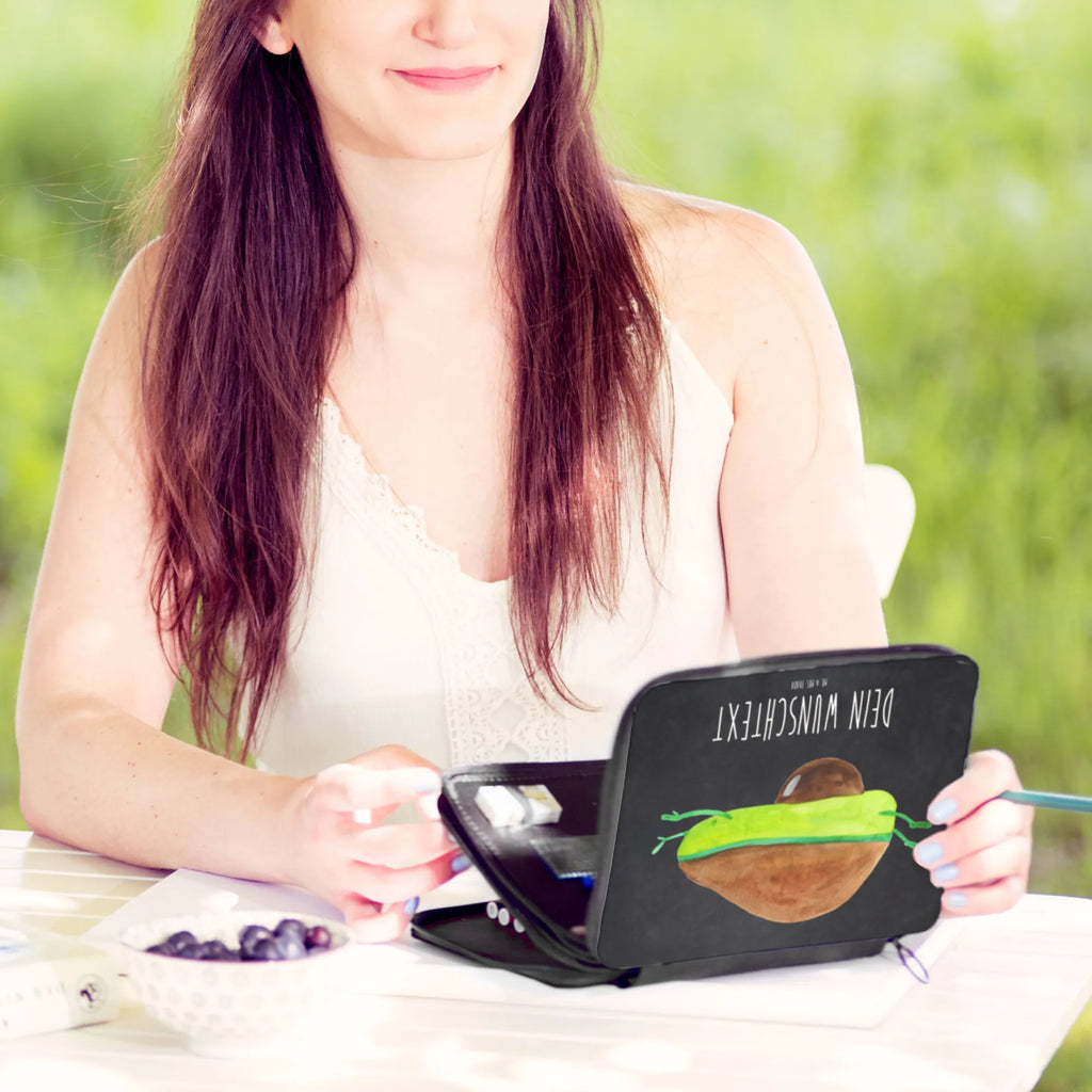 Personalised leather folder avocado yoga PersonalisierteS Federmäppchen, Einschulung, Kind, Federmappe Einschulung, Schüler, Stiftemappe mit Namen, Grundschule, Federmäppchen bedruckt, Schülerin, Geschenk, Personalisierte Federmappe, Schule, Personalisierte Stifterolle, Bestückte Federmappe, Büro Stifte Etui, Personalisierte Stiftetasche, Federmäppchen mit Namen, Federmappe mit Namen, PersonalisierteS Stifte Etui, Stifterolle mit Namen, Motiv, Kinder Federmappe, Avocado, Veggie, Vegan, Gesund, Avocado Yoga Vegan