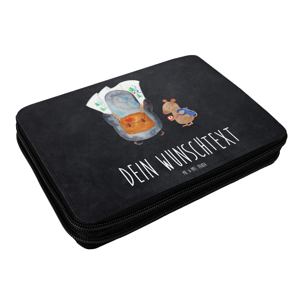 Personalised leather folder Penguin & Mouse Hiker Federmappe Einschulung, Federmäppchen bedruckt, PersonalisierteS Stifte Etui, Büro Stifte Etui, Bestückte Federmappe, Einschulung, Grundschule, Motiv, Schülerin, Personalisierte Stifterolle, Kind, Stifterolle mit Namen, Kinder Federmappe, Schule, Federmappe mit Namen, Personalisierte Federmappe, PersonalisierteS Federmäppchen, Schüler, Stiftemappe mit Namen, Personalisierte Stiftetasche, Geschenk, Federmäppchen mit Namen, Pinguin, Abenteurer, Roadtrip, Abenteuer, Wanderlust, Ausflug, Pinguine, wandern