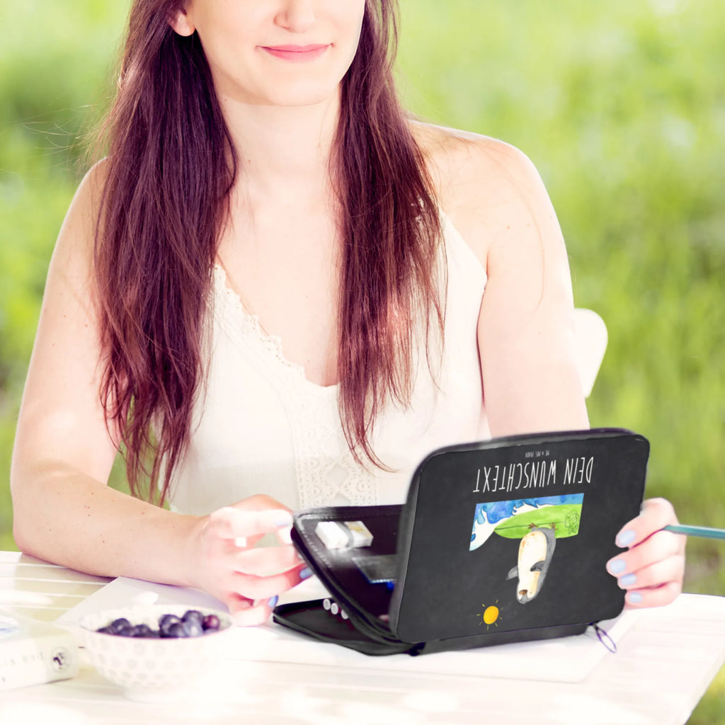 Personalised leather folder Penguin surfer Federmappe Einschulung, Büro Stifte Etui, Federmäppchen mit Namen, Einschulung, Kind, Schule, Bestückte Federmappe, Schülerin, Kinder Federmappe, Motiv, Personalisierte Federmappe, Stifterolle mit Namen, Geschenk, Personalisierte Stiftetasche, Personalisierte Stifterolle, PersonalisierteS Stifte Etui, Grundschule, Federmappe mit Namen, PersonalisierteS Federmäppchen, Stiftemappe mit Namen, Schüler, Federmäppchen bedruckt, Pinguin, surfen, Hawaii, Pinguine, Urlaub, Portugal, Wellen reiten, Surfer, Wellen