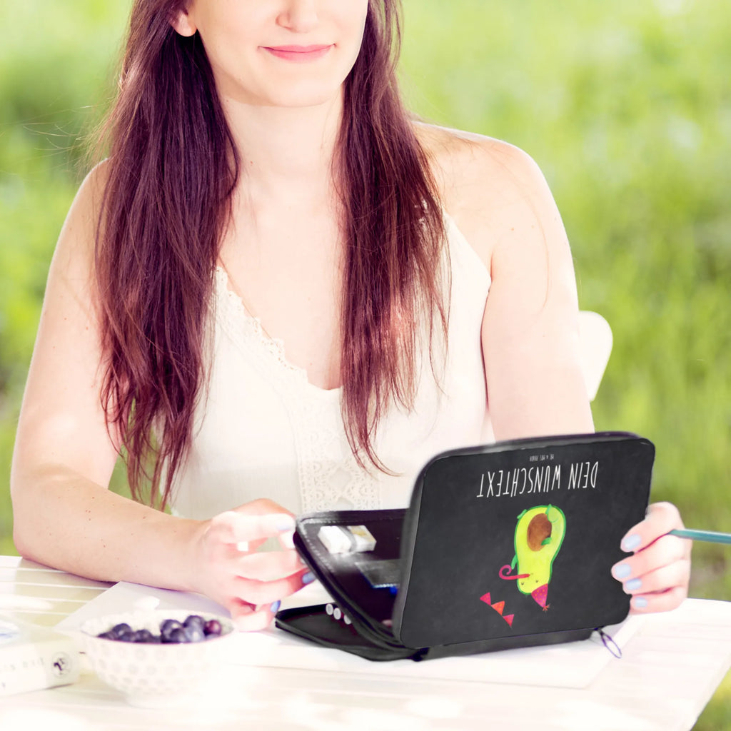 Personalisierte Federmappe Avocado Party Time Einschulung, Federmappe Einschulung, Kinder Federmappe, Federmäppchen mit Namen, Personalisierte Stifterolle, Personalisierte Federmappe, Federmäppchen bedruckt, Geschenk, Stifterolle mit Namen, Federmappe mit Namen, Motiv, Grundschule, Büro Stifte Etui, PersonalisierteS Federmäppchen, PersonalisierteS Stifte Etui, Bestückte Federmappe, Stiftemappe mit Namen, Schüler, Kind, Personalisierte Stiftetasche, Schule, Schülerin, Avocado, Veggie, Vegan, Gesund