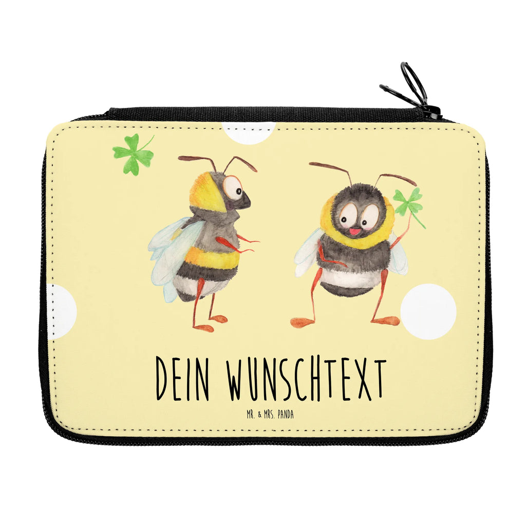 Personalisierte Federmappe Hummeln mit Kleeblatt Federmappe Einschulung, Kinder Federmappe, Einschulung, Schüler, Grundschule, Federmäppchen bedruckt, Personalisierte Federmappe, Büro Stifte Etui, Personalisierte Stiftetasche, Schule, Geschenk, Schülerin, Federmäppchen mit Namen, Motiv, PersonalisierteS Federmäppchen, Personalisierte Stifterolle, Bestückte Federmappe, Stifterolle mit Namen, Stiftemappe mit Namen, Federmappe mit Namen, PersonalisierteS Stifte Etui, Kind, Tiermotive, Gute Laune, lustige Sprüche, Tiere, Biene Deko, Biene, Spruch fröhlich, glücklich werden, Spruch schön, glücklich sein, Hummel, Spruch positiv