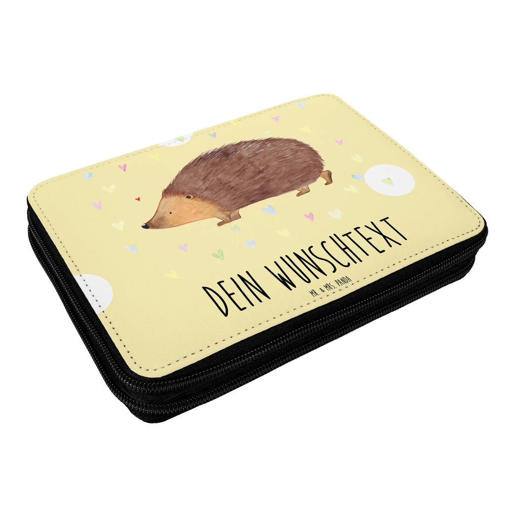 Personalisierte Federmappe Igel Herzen PersonalisierteS Federmäppchen, Kinder Federmappe, Schülerin, PersonalisierteS Stifte Etui, Büro Stifte Etui, Bestückte Federmappe, Schüler, Stiftemappe mit Namen, Personalisierte Federmappe, Geschenk, Grundschule, Stifterolle mit Namen, Personalisierte Stifterolle, Schule, Motiv, Einschulung, Federmappe mit Namen, Federmappe Einschulung, Federmäppchen mit Namen, Federmäppchen bedruckt, Personalisierte Stiftetasche, Kind, Tiermotive, Gute Laune, lustige Sprüche, Tiere, Vertrauen, Kuss, Herzen, Leben, Igel, Liebe, Herz