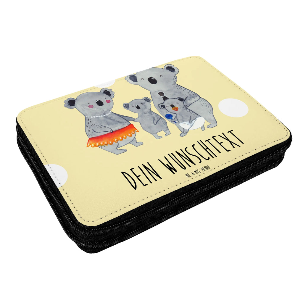 Personalisierte Federmappe Koala Familie Personalisierte Federmappe, Grundschule, Einschulung, Kinder Federmappe, Personalisierte Stiftetasche, PersonalisierteS Stifte Etui, Schülerin, Personalisierte Stifterolle, Federmappe mit Namen, Geschenk, Federmäppchen mit Namen, PersonalisierteS Federmäppchen, Stifterolle mit Namen, Stiftemappe mit Namen, Motiv, Schüler, Kind, Schule, Büro Stifte Etui, Federmappe Einschulung, Bestückte Federmappe, Federmäppchen bedruckt, Familie, Vatertag, Muttertag, Bruder, Schwester, Mama, Papa, Oma, Opa, Koala, Family, Geschwister, Koalas, Kinder, Familienleben