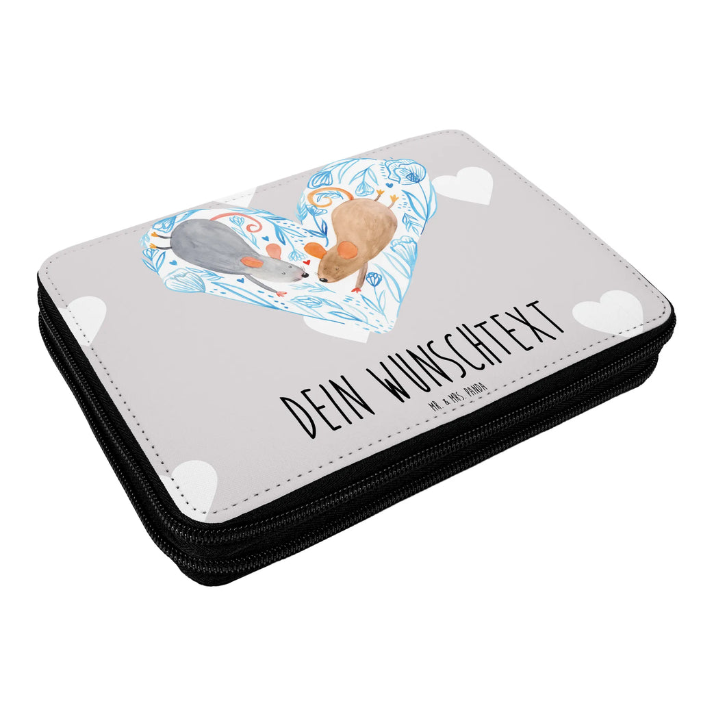 Personalised leather folder Mice heart Schüler, Personalisierte Federmappe, Geschenk, Schülerin, Einschulung, Federmappe mit Namen, Personalisierte Stiftetasche, Schule, Kind, Kinder Federmappe, Bestückte Federmappe, PersonalisierteS Stifte Etui, Federmäppchen mit Namen, Stiftemappe mit Namen, Grundschule, Motiv, PersonalisierteS Federmäppchen, Personalisierte Stifterolle, Büro Stifte Etui, Federmäppchen bedruckt, Federmappe Einschulung, Stifterolle mit Namen, Liebe, Partner, Freund, Freundin, Ehemann, Ehefrau, Heiraten, Verlobung, Heiratsantrag, Liebesgeschenk, Jahrestag, Hocheitstag, Maus, Mäuse, Liebesbotschaft, Gemeinsamkeit, Lieblingsmensch, Liebesbeweis, Geschenk für zwei, Hochzeit, Love