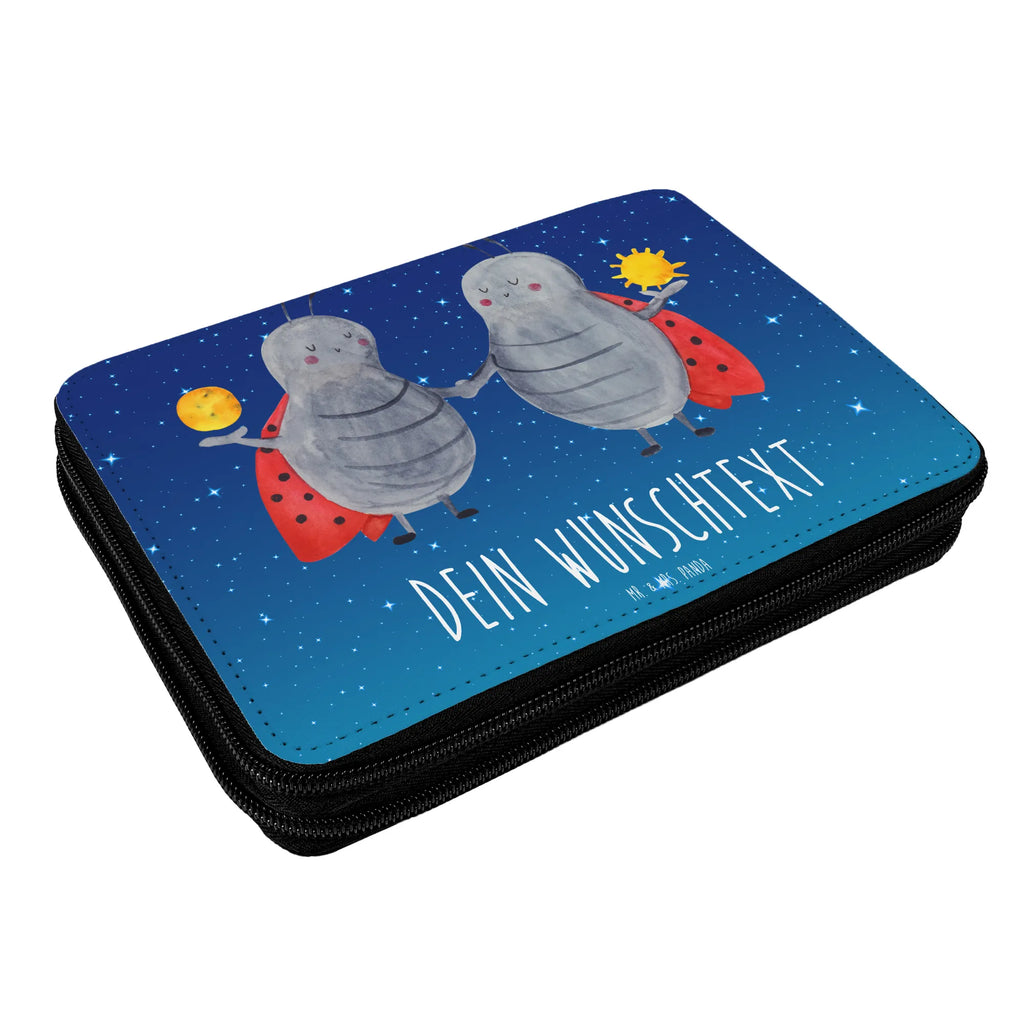 Personalised leather folder Star sign twin Personalisierte Federmappe, Personalisierte Stiftetasche, Personalisierte Stifterolle, PersonalisierteS Federmäppchen, PersonalisierteS Stifte Etui, Federmäppchen mit Namen, Stiftemappe mit Namen, Federmappe mit Namen, Stifterolle mit Namen, Sternzeichen, Tierkreiszeichen, Horoskop, Astrologie, Aszendent, Geschenk Juni, Zwillingsschwester, Zwillingsbruder, Zwillinge, Zwilling Sternzeichen, Marienkäfer, Geschenk Mai, Geburtstag Mai, Zwilling Geschenk, Glückskäfer