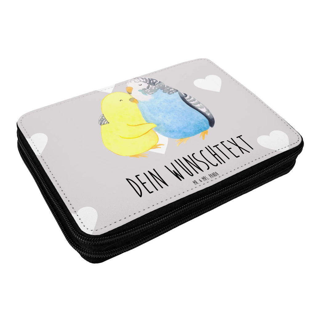 Personalisierte Federmappe Wellensittich Liebe PersonalisierteS Federmäppchen, Bestückte Federmappe, Federmappe Einschulung, Grundschule, Personalisierte Stifterolle, Stifterolle mit Namen, Einschulung, Büro Stifte Etui, Schülerin, Personalisierte Federmappe, Federmäppchen mit Namen, Federmäppchen bedruckt, Stiftemappe mit Namen, Kinder Federmappe, Geschenk, Schule, Motiv, PersonalisierteS Stifte Etui, Personalisierte Stiftetasche, Federmappe mit Namen, Kind, Schüler, Liebe, Partner, Freund, Freundin, Ehemann, Ehefrau, Heiraten, Verlobung, Heiratsantrag, Liebesgeschenk, Jahrestag, Hocheitstag, Kuscheln, Wellensittich, Nähe, Vertrauen, Vögel