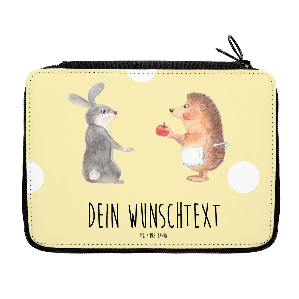 Personalisierte Federmappe Liebe ist nie ohne Schmerz Personalisierte Federmappe, Personalisierte Stiftetasche, Personalisierte Stifterolle, Federmappe mit Namen, PersonalisierteS Federmäppchen, Federmäppchen mit Namen, PersonalisierteS Stifte Etui, Stifterolle mit Namen, Stiftemappe mit Namen, Lustige Sprüche, Tiere, Tiermotive, Gute Laune, Hase, Liebe Spruch, Liebeskummer Geschenk, Igel, Trennungsschmerz, Trösten, Igel und Hase, Herzschmerz, Spruch Romantisch