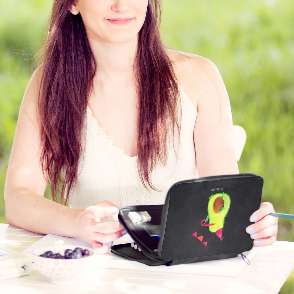 Leather folder avocado Birthday Bleistift Etui, Schuletui, Federmappe Set, Farbstiftetui, Federmäppchen, Federtasche, Buntstiftetui, Mäppchen, Stiftemappe, Zeichenetui, Malmappe, Bleistiftetui, Schlampermäppchen, Etui für Stifte, Stiftetasche, Stiftebeutel, Schreibmappe, Schüleretui, Stifteetui, Buntstiftmäppchen, Stifte Etui, Schreibetui, Schulmäppchen, Vegan, Veggie, Gesund, Avocado