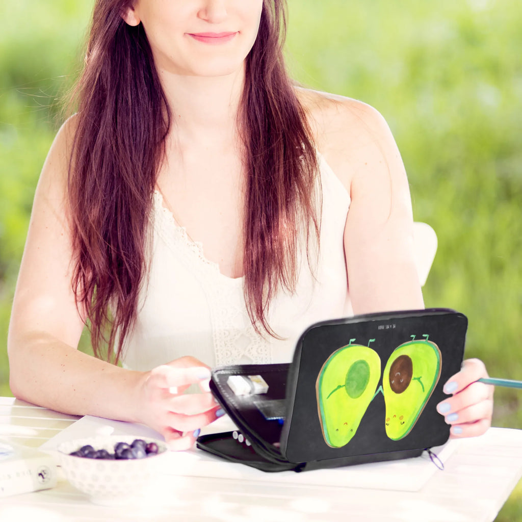 Leather folder avocado pair Stiftetasche, Schlampermäppchen, Schreibmappe, Etui für Stifte, Stiftemappe, Malmappe, Federmäppchen, Mäppchen, Farbstiftetui, Stiftebeutel, Buntstiftetui, Schulmäppchen, Bleistiftetui, Federtasche, Schreibetui, Federmappe Set, Stifte Etui, Schüleretui, Buntstiftmäppchen, Bleistift Etui, Schuletui, Stifteetui, Zeichenetui, Vegan, Veggie, Gesund, Avocado, Geburt, Babyparty, Avocuddle, Kinder, Liebe, Avocados, Hochzeit, Familie, Schwangerschaft, Babyshower