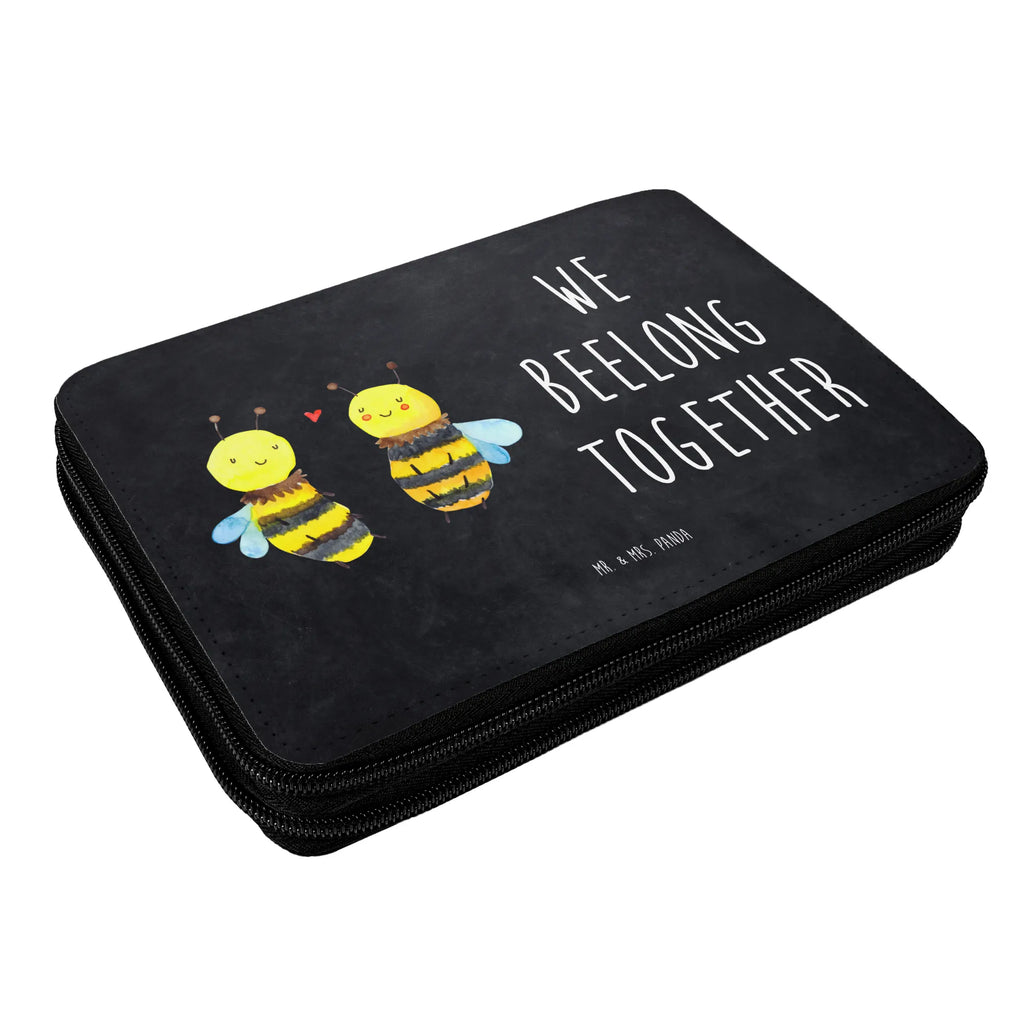 Federmappe Biene Verliebt Buntstiftmäppchen, Stifte Etui, Stiftebeutel, Stifteetui, Mäppchen, Zeichenetui, Federtasche, Federmappe Set, Farbstiftetui, Schulmäppchen, Malmappe, Schlampermäppchen, Stiftetasche, Schüleretui, Schreibmappe, Bleistift Etui, Stiftemappe, Buntstiftetui, Schreibetui, Bleistiftetui, Schuletui, Federmäppchen, Etui für Stifte, Biene, Wespe, Hummel