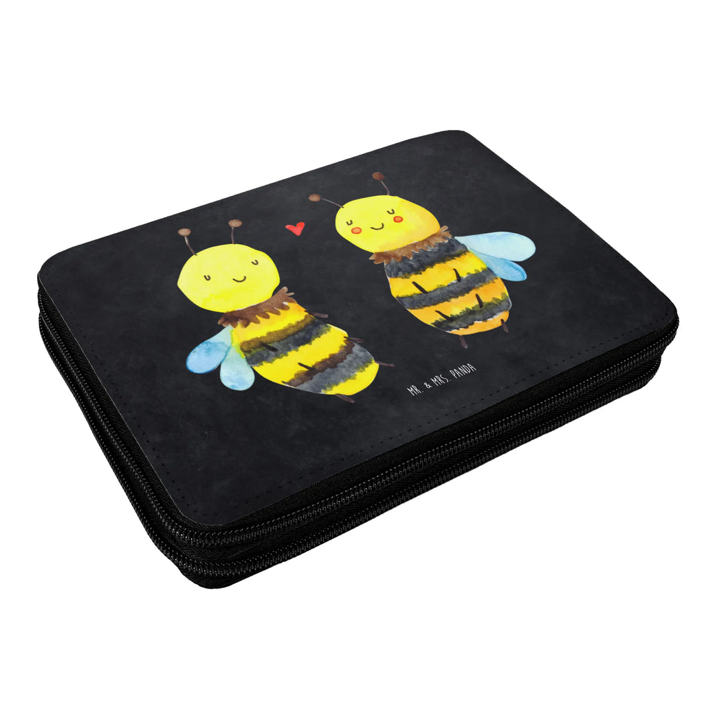 Federmappe Biene Verliebt Buntstiftmäppchen, Stifte Etui, Stiftebeutel, Stifteetui, Mäppchen, Zeichenetui, Federtasche, Federmappe Set, Farbstiftetui, Schulmäppchen, Malmappe, Schlampermäppchen, Stiftetasche, Schüleretui, Schreibmappe, Bleistift Etui, Stiftemappe, Buntstiftetui, Schreibetui, Bleistiftetui, Schuletui, Federmäppchen, Etui für Stifte, Biene, Wespe, Hummel