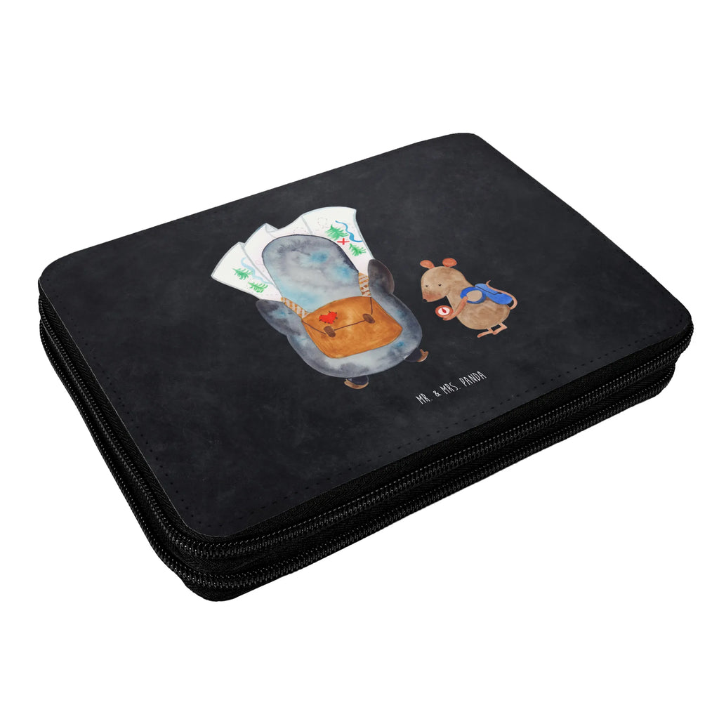 Leather folder Penguin & Mouse Hiker Büro Stifte Etui, Federmappe Einschulung, Stiftetasche, Federmäppchen bedruckt, Geschenk, Schüler, Schule, Stifterolle, Kind, Federmäppchen, Federmappe, Einschulung, Stifte Etui, Schülerin, Kinder Federmappe, Bestückte Federmappe, Motiv, Grundschule, Pinguin, Pinguine, Wanderlust, Abenteurer, Abenteuer, wandern, Roadtrip, Ausflug