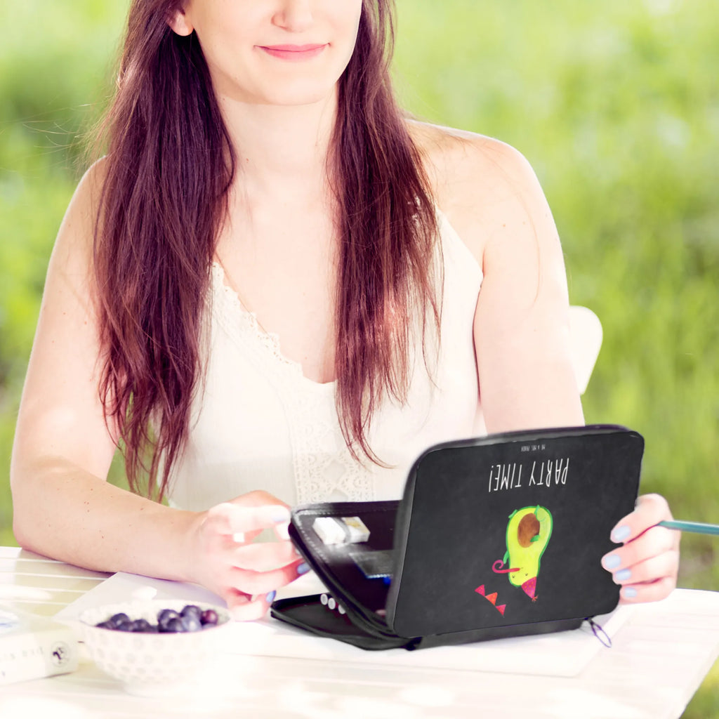 Leather folder avocado party time Zeichenetui, Schuletui, Schlampermäppchen, Schreibmappe, Etui für Stifte, Malmappe, Schüleretui, Bleistift Etui, Federtasche, Schulmäppchen, Buntstiftmäppchen, Bleistiftetui, Stiftemappe, Stifteetui, Buntstiftetui, Stiftetasche, Schreibetui, Farbstiftetui, Stiftebeutel, Mäppchen, Stifte Etui, Federmappe Set, Federmäppchen, Veggie, Avocado, Vegan, Gesund