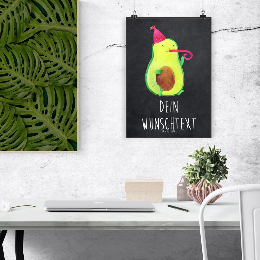 Personalisiertes Poster Avocado Partyhupe Personalisierter Kunstdruck, Personalisierte Wanddekoration, Wanddeko Poster, Wanddeko Bild mit Namen, Personalisierter Posterdruck, Wandposter mit Namen, Poster Selbst Gestalten, Wandposter, Personalisierte Wanddeko, Poster mit Namen, Personalisierte Wanddeko Bild, Poster, Posterdruck mit Namen, Wunschtext Poster, Küchenposter mit Namen, Personalisiertes Designposter, Personalisierte Raumdekoration, Personalisiertes Kinderposter, Personalisiertes Poster, Raumdekoration mit Namen, Personalisiertes Bild, Wanddekoration mit Namen, Kunstdruck mit Namen, Personalisiertes Handgemaltes Poster, Personalisiertes Wandposter, Personalisiertes Küchenposter, Wanddeko mit Namen, Kinderposter mit Namen, Bild mit Namen, Veggie, Avocado, Vegan, Gesund, Tröte, Feierlichkeit, Feier, Gute Laune, Party, Fete, Geburtstag