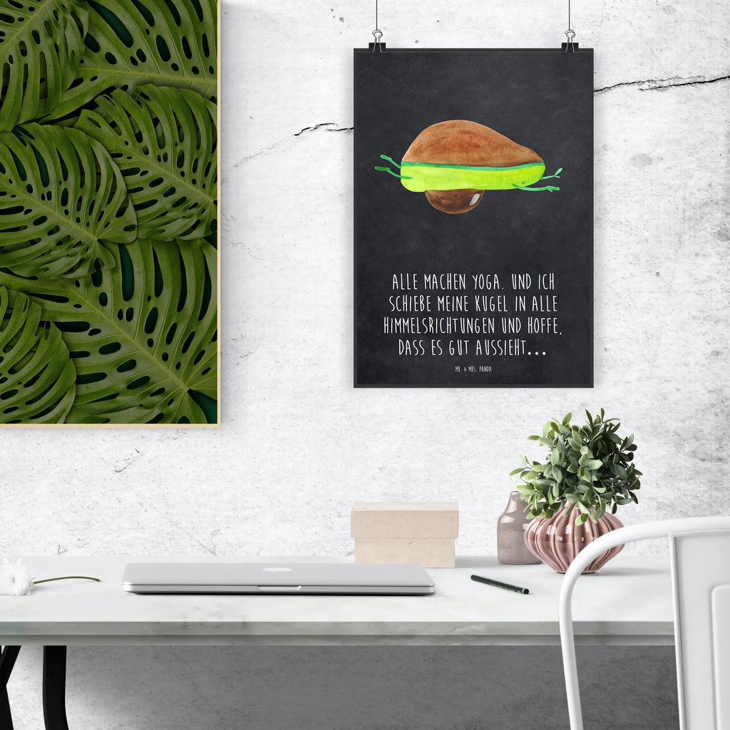 Poster Avocado Yoga Bild für Wand, Plakat, Wandbild, kunst für die wand, wanddruck, Mr. & Mrs. Panda Poster, Wandposter, wandkunst, kunstposter, Bild, Wanddeko Bild, Wandschmuck, kunstdruck poster, Deko Bild, Posterdruck, Designposter, grafikposter, Wanddekoration, wanddeko, drucke, Kunstdruck, Poster, Gesund, Vegan, Veggie, Avocado, Avocado Yoga Vegan