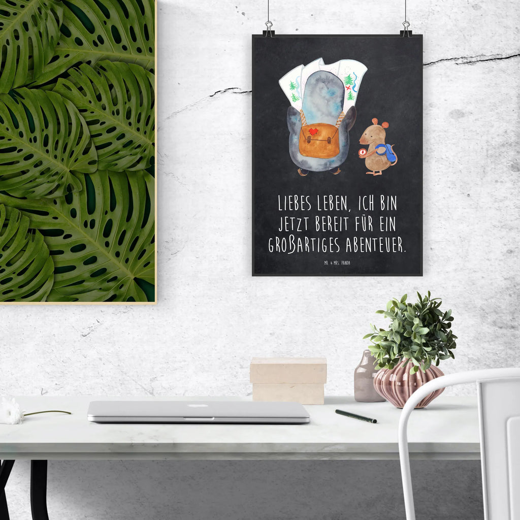 Poster Penguin & Mouse Hiker Poster, kunstdruck poster, wanddruck, drucke, Bild für Wand, Designposter, Plakat, Wanddekoration, grafikposter, Wandschmuck, Wandposter, wandkunst, Deko Bild, kunst für die wand, kunstposter, Wandbild, Mr. & Mrs. Panda Poster, Bild, Kunstdruck, wanddeko, Posterdruck, Wanddeko Bild, Pinguin, Abenteurer, Abenteuer, Wanderlust, Ausflug, Roadtrip, Wandern, Pinguine