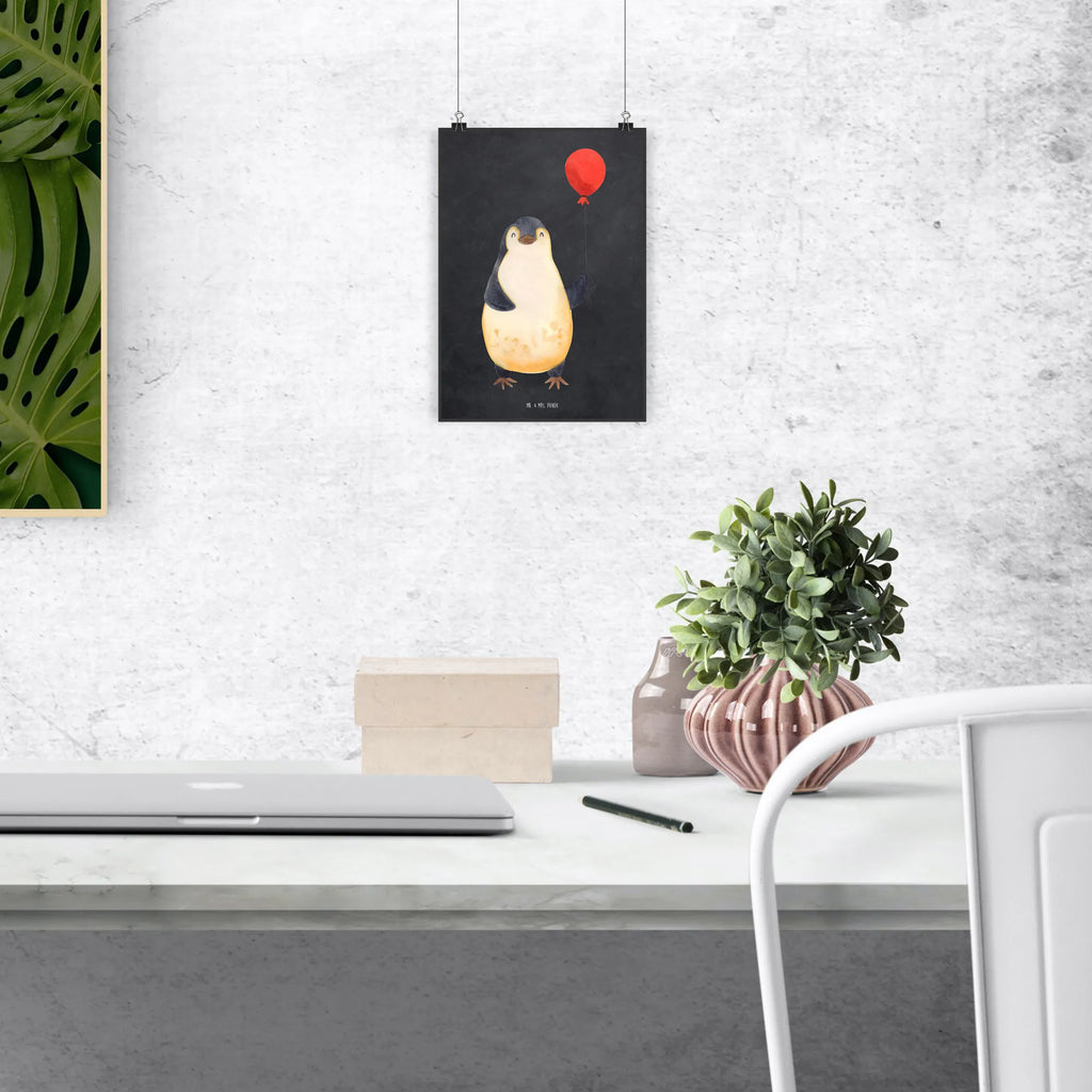 Poster Penguin balloon Wanddekoration, grafikposter, Mr. & Mrs. Panda Poster, Posterdruck, Plakat, wanddruck, kunstdruck poster, Wandschmuck, drucke, Kunstdruck, Wanddeko Bild, Poster, Bild, kunstposter, wandkunst, Wandposter, Wandbild, Deko Bild, kunst für die wand, wanddeko, Bild für Wand, Designposter, Pinguin, Pinguine, Geschenkidee, Luftballon, Neues Leben, Lebenslust, Liebe, Beste Freundin, Tagträume, Motivation, Glück, Neustart, Geschenk Freundin