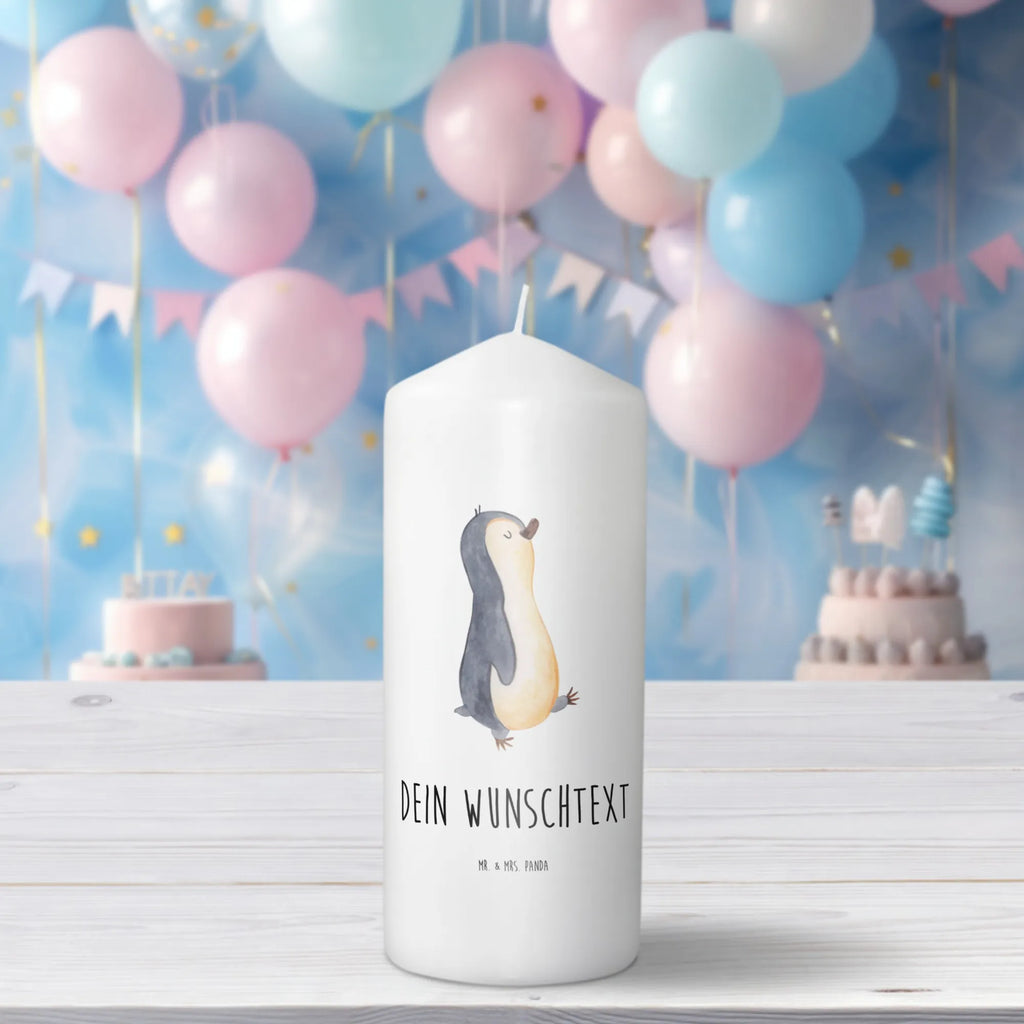 Personalisierte Kerze Pinguin marschierend Votivkerze Mit Wunschname, Tafelkerze Mit Wunschname, Fair-Trade-Kerze Mit Namensgravur, Metall-Kerze Mit Namensgravur, Duftkerze Mit Namen, Trauerkerze Mit Namen, LED-Kerze Mit Wunschname, Streukerze Mit Namensdruck, Gedenkkerze Mit Namen, Stearinkerze Mit Gravur, Gastgeschenk Kerze Mit Namen, Tischkerze Mit Namensdruck, Kerze Mit Namen, Andachtskerze Mit Namensgravur, Kerze Für Geburtstag Mit Wunschname, Outdoor-Kerze Mit Namensgravur, Adventskerze Mit Wunschname, Kerze Für Hochzeit Mit Namensgravur, Osterkerze Mit Namen, Handgemachte Kerze Mit Wunschname, Sojawachskerze Mit Namensdruck, Laternenkerze Mit Namensdruck, Glas-Kerze Mit Wunschname, Stumpenkerze Mit Namensgravur, Holz-Kerze Mit Namen, Teelicht Mit Namensdruck, Personalisierte Kerze, Schwimmkerze Mit Namen, Kerze Mit Spruch Und Namen, Bienenwachskerze Mit Wunschname, Gartenkerze Mit Namen, Kerze Mit Prägung Und Wunschname, Bio-Kerze Mit Wunschname, Kommunionkerze Mit Namen, Handgegossene Kerze Mit Namen, Grabkerze Mit Namensgravur, Blockkerze Mit Namensdruck, Weihnachtskerze Mit Namensgravur, Stabkerze Mit Gravur, Firmungskerze Mit Wunschname, Kerzen-Set Mit Namensgravur, Taufekerze Mit Namensgravur, Pinguin, Pinguine, Langschläfer, Bruder, Familie, Schwester, Frühaufsteher