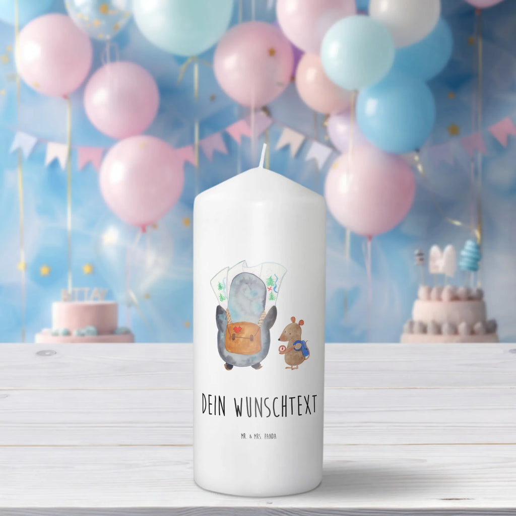 Personalisierte Kerze Pinguin & Maus Wanderer Outdoor-Kerze Mit Namensgravur, Tischkerze Mit Namensdruck, Schwimmkerze Mit Namen, Glas-Kerze Mit Wunschname, Sojawachskerze Mit Namensdruck, Kerze Mit Prägung Und Wunschname, Kerze Mit Spruch Und Namen, Streukerze Mit Namensdruck, Bienenwachskerze Mit Wunschname, Gastgeschenk Kerze Mit Namen, Gedenkkerze Mit Namen, Kerzen-Set Mit Namensgravur, Grabkerze Mit Namensgravur, Kerze Für Hochzeit Mit Namensgravur, Tafelkerze Mit Wunschname, Gartenkerze Mit Namen, Kerze Mit Namen, LED-Kerze Mit Wunschname, Weihnachtskerze Mit Namensgravur, Stabkerze Mit Gravur, Handgemachte Kerze Mit Wunschname, Teelicht Mit Namensdruck, Taufekerze Mit Namensgravur, Firmungskerze Mit Wunschname, Andachtskerze Mit Namensgravur, Kerze Für Geburtstag Mit Wunschname, Laternenkerze Mit Namensdruck, Duftkerze Mit Namen, Personalisierte Kerze, Metall-Kerze Mit Namensgravur, Kommunionkerze Mit Namen, Stearinkerze Mit Gravur, Stumpenkerze Mit Namensgravur, Bio-Kerze Mit Wunschname, Trauerkerze Mit Namen, Adventskerze Mit Wunschname, Handgegossene Kerze Mit Namen, Holz-Kerze Mit Namen, Fair-Trade-Kerze Mit Namensgravur, Osterkerze Mit Namen, Votivkerze Mit Wunschname, Blockkerze Mit Namensdruck, Pinguin, Wanderlust, Abenteurer, Abenteuer, Wandern, Roadtrip, Pinguine, Ausflug