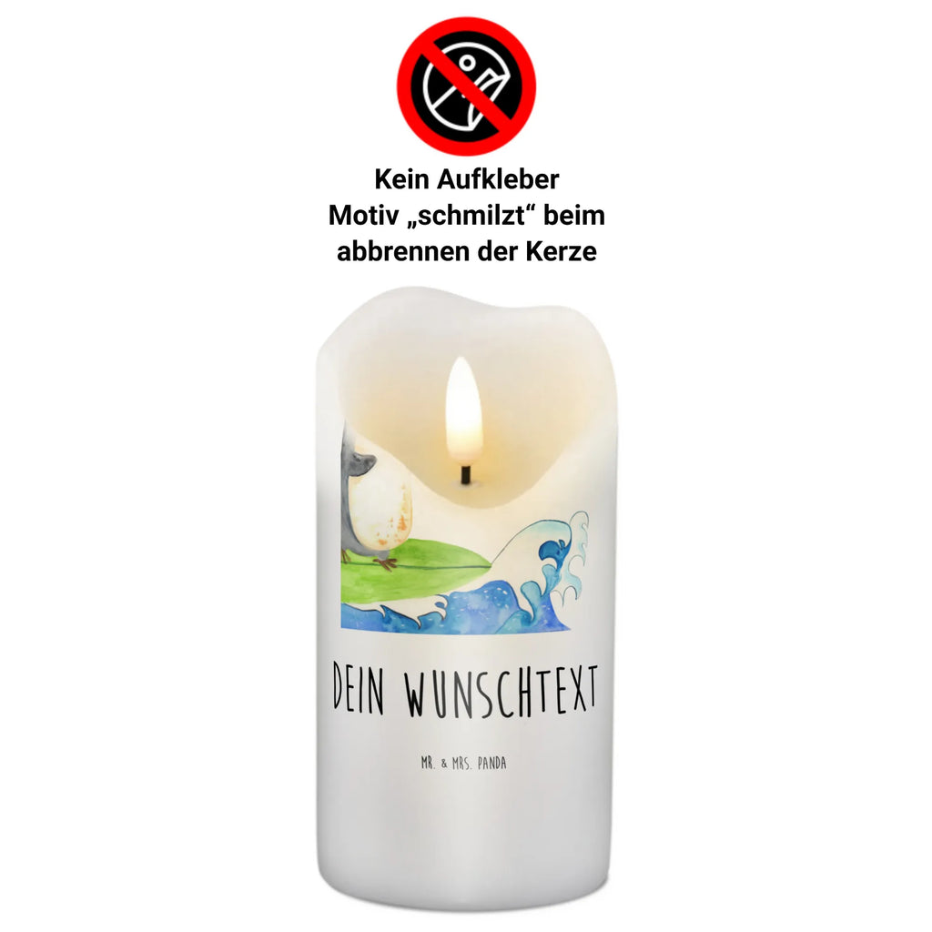 Personalisierte Kerze Pinguin Surfer Taufekerze Mit Namensgravur, Laternenkerze Mit Namensdruck, Outdoor-Kerze Mit Namensgravur, Stearinkerze Mit Gravur, Stabkerze Mit Gravur, Kerzen-Set Mit Namensgravur, Gastgeschenk Kerze Mit Namen, Gedenkkerze Mit Namen, Teelicht Mit Namensdruck, Osterkerze Mit Namen, Schwimmkerze Mit Namen, Kerze Mit Prägung Und Wunschname, Adventskerze Mit Wunschname, Kerze Mit Namen, Handgemachte Kerze Mit Wunschname, Handgegossene Kerze Mit Namen, Andachtskerze Mit Namensgravur, Tischkerze Mit Namensdruck, Glas-Kerze Mit Wunschname, Kommunionkerze Mit Namen, Tafelkerze Mit Wunschname, Holz-Kerze Mit Namen, Bienenwachskerze Mit Wunschname, Gartenkerze Mit Namen, Firmungskerze Mit Wunschname, Kerze Für Hochzeit Mit Namensgravur, Kerze Für Geburtstag Mit Wunschname, LED-Kerze Mit Wunschname, Weihnachtskerze Mit Namensgravur, Blockkerze Mit Namensdruck, Fair-Trade-Kerze Mit Namensgravur, Kerze Mit Spruch Und Namen, Streukerze Mit Namensdruck, Personalisierte Kerze, Grabkerze Mit Namensgravur, Sojawachskerze Mit Namensdruck, Trauerkerze Mit Namen, Votivkerze Mit Wunschname, Duftkerze Mit Namen, Metall-Kerze Mit Namensgravur, Bio-Kerze Mit Wunschname, Stumpenkerze Mit Namensgravur, Pinguin, Surfer, Portugal, Hawaii, Pinguine, Urlaub, Surfen, Wellen, Wellen Reiten