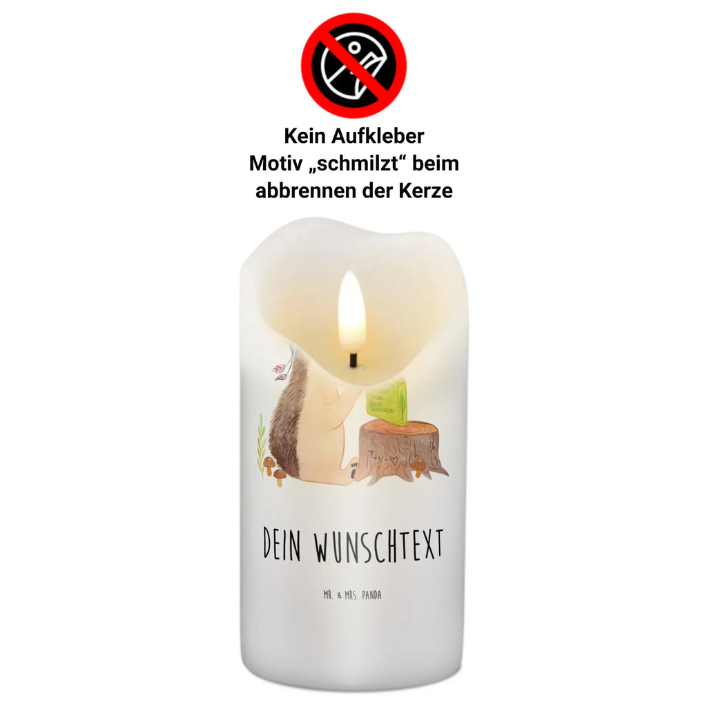 Personalisierte Kerze Igel Indianer Kommunionkerze Mit Namen, Kerze Für Hochzeit Mit Namensgravur, Metall-Kerze Mit Namensgravur, Teelicht Mit Namensdruck, Stearinkerze Mit Gravur, Grabkerze Mit Namensgravur, Schwimmkerze Mit Namen, Gedenkkerze Mit Namen, Osterkerze Mit Namen, Laternenkerze Mit Namensdruck, Kerze Mit Spruch Und Namen, Outdoor-Kerze Mit Namensgravur, Kerze Mit Namen, Gartenkerze Mit Namen, Tafelkerze Mit Wunschname, Kerze Für Geburtstag Mit Wunschname, Adventskerze Mit Wunschname, Fair-Trade-Kerze Mit Namensgravur, Votivkerze Mit Wunschname, Kerze Mit Prägung Und Wunschname, Duftkerze Mit Namen, Handgegossene Kerze Mit Namen, Bienenwachskerze Mit Wunschname, Trauerkerze Mit Namen, Sojawachskerze Mit Namensdruck, Personalisierte Kerze, Gastgeschenk Kerze Mit Namen, Stumpenkerze Mit Namensgravur, Firmungskerze Mit Wunschname, Blockkerze Mit Namensdruck, Kerzen-Set Mit Namensgravur, LED-Kerze Mit Wunschname, Holz-Kerze Mit Namen, Taufekerze Mit Namensgravur, Glas-Kerze Mit Wunschname, Tischkerze Mit Namensdruck, Andachtskerze Mit Namensgravur, Weihnachtskerze Mit Namensgravur, Stabkerze Mit Gravur, Bio-Kerze Mit Wunschname, Streukerze Mit Namensdruck, Handgemachte Kerze Mit Wunschname, Waldtiere, Tiere, Abenteuer, Igel, Indianer, Camping, Lagerfeuer