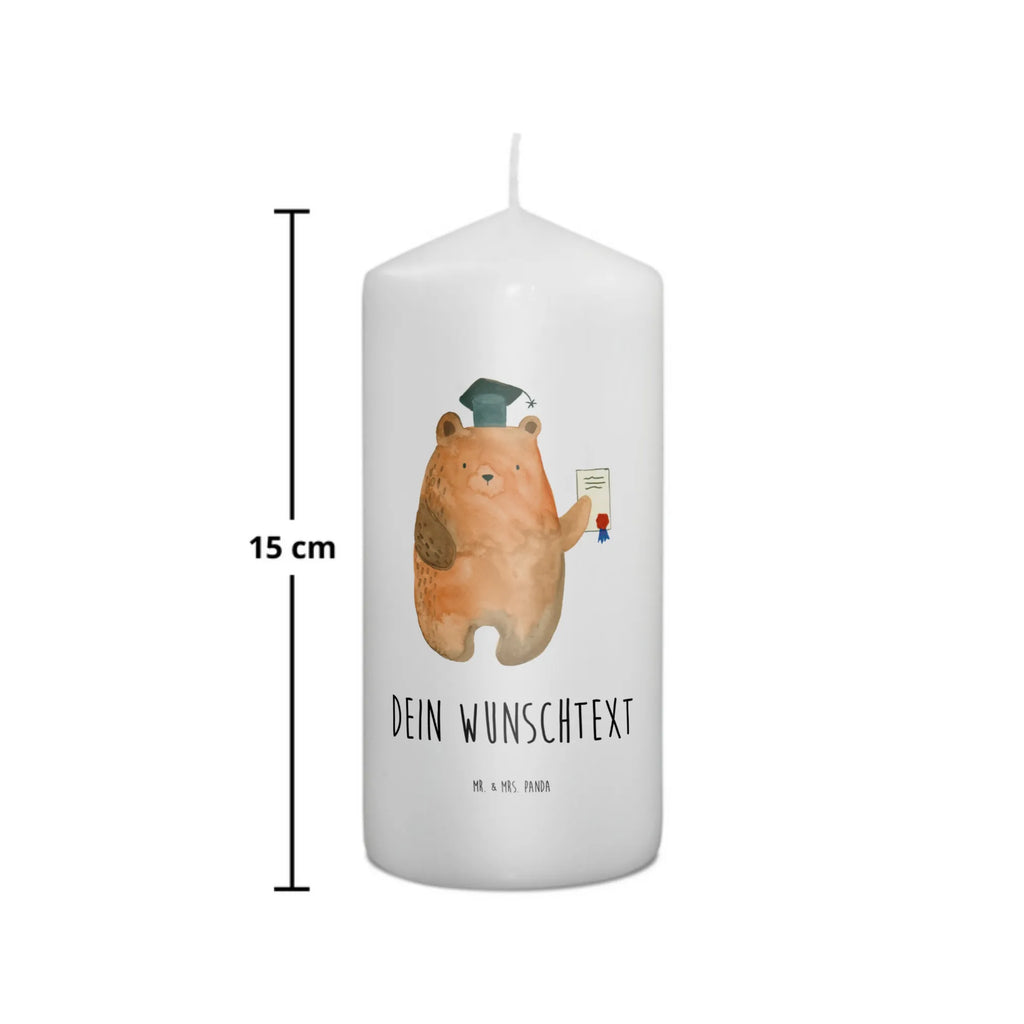Personalisierte Kerze Prüfungsbär Votivkerze Mit Wunschname, Duftkerze Mit Namen, Adventskerze Mit Wunschname, Kerze Für Geburtstag Mit Wunschname, Kerze Mit Prägung Und Wunschname, Osterkerze Mit Namen, Taufekerze Mit Namensgravur, Tafelkerze Mit Wunschname, Outdoor-Kerze Mit Namensgravur, Blockkerze Mit Namensdruck, Glas-Kerze Mit Wunschname, Gedenkkerze Mit Namen, Kerze Mit Spruch Und Namen, Firmungskerze Mit Wunschname, Tischkerze Mit Namensdruck, Bio-Kerze Mit Wunschname, Stabkerze Mit Gravur, Handgemachte Kerze Mit Wunschname, Trauerkerze Mit Namen, Personalisierte Kerze, Sojawachskerze Mit Namensdruck, Handgegossene Kerze Mit Namen, Stumpenkerze Mit Namensgravur, Streukerze Mit Namensdruck, Kerze Für Hochzeit Mit Namensgravur, Laternenkerze Mit Namensdruck, Fair-Trade-Kerze Mit Namensgravur, Gartenkerze Mit Namen, Gastgeschenk Kerze Mit Namen, Holz-Kerze Mit Namen, Bienenwachskerze Mit Wunschname, Kerzen-Set Mit Namensgravur, Schwimmkerze Mit Namen, Metall-Kerze Mit Namensgravur, Weihnachtskerze Mit Namensgravur, Andachtskerze Mit Namensgravur, Grabkerze Mit Namensgravur, Teelicht Mit Namensdruck, LED-Kerze Mit Wunschname, Kerze Mit Namen, Stearinkerze Mit Gravur, Kommunionkerze Mit Namen, Teddy, Bär, Teddybär, Abschluss, Abitur, Prüfung Bestanden, Abschlusszeugnis, Prüfungen, Zeugnis