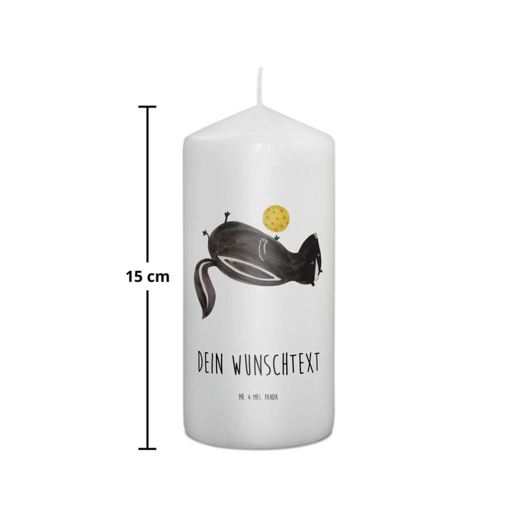 Personalised candle skunk ball Bienenwachskerze Mit Wunschname, Kerze Mit Spruch Und Namen, Bio-Kerze Mit Wunschname, Kommunionkerze Mit Namen, Kerze Für Hochzeit Mit Namensgravur, Taufekerze Mit Namensgravur, Duftkerze Mit Namen, Personalisierte Kerze, Trauerkerze Mit Namen, Kerzen-Set Mit Namensgravur, Firmungskerze Mit Wunschname, Grabkerze Mit Namensgravur, Gastgeschenk Kerze Mit Namen, Blockkerze Mit Namensdruck, Andachtskerze Mit Namensgravur, Kerze Mit Namen, Streukerze Mit Namensdruck, Laternenkerze Mit Namensdruck, Votivkerze Mit Wunschname, Glas-Kerze Mit Wunschname, Stearinkerze Mit Gravur, Stumpenkerze Mit Namensgravur, Holz-Kerze Mit Namen, Gartenkerze Mit Namen, Kerze Für Geburtstag Mit Wunschname, Osterkerze Mit Namen, Fair-Trade-Kerze Mit Namensgravur, Tafelkerze Mit Wunschname, Handgemachte Kerze Mit Wunschname, Adventskerze Mit Wunschname, Schwimmkerze Mit Namen, Stabkerze Mit Gravur, Outdoor-Kerze Mit Namensgravur, Metall-Kerze Mit Namensgravur, Weihnachtskerze Mit Namensgravur, Sojawachskerze Mit Namensdruck, Gedenkkerze Mit Namen, Teelicht Mit Namensdruck, Handgegossene Kerze Mit Namen, LED-Kerze Mit Wunschname, Tischkerze Mit Namensdruck, Kerze Mit Prägung Und Wunschname, Stinktier, Skunk, Stinker, Weisheit, Stinki, Raubtier, Verspielt, Wildtier