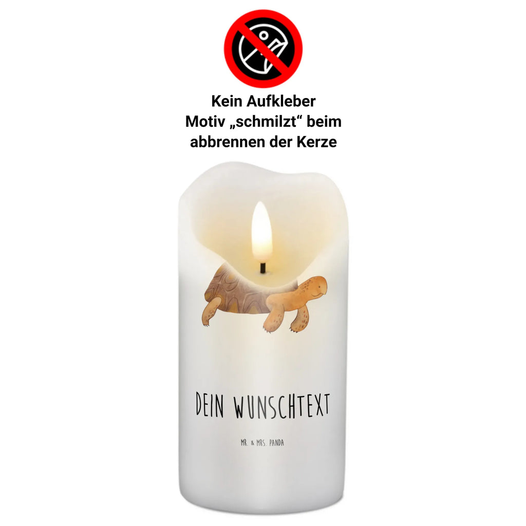 Personalisierte Kerze Schildkröte Marschieren Gartenkerze Mit Namen, Tafelkerze Mit Wunschname, Kerze Für Hochzeit Mit Namensgravur, Duftkerze Mit Namen, Kerze Mit Spruch Und Namen, Streukerze Mit Namensdruck, Tischkerze Mit Namensdruck, Teelicht Mit Namensdruck, Handgegossene Kerze Mit Namen, Stumpenkerze Mit Namensgravur, Sojawachskerze Mit Namensdruck, Blockkerze Mit Namensdruck, Bienenwachskerze Mit Wunschname, Fair-Trade-Kerze Mit Namensgravur, Firmungskerze Mit Wunschname, Taufekerze Mit Namensgravur, Metall-Kerze Mit Namensgravur, Personalisierte Kerze, Schwimmkerze Mit Namen, Outdoor-Kerze Mit Namensgravur, Votivkerze Mit Wunschname, Bio-Kerze Mit Wunschname, Kerze Für Geburtstag Mit Wunschname, Handgemachte Kerze Mit Wunschname, Weihnachtskerze Mit Namensgravur, Kerze Mit Namen, Kerzen-Set Mit Namensgravur, Osterkerze Mit Namen, Gedenkkerze Mit Namen, Holz-Kerze Mit Namen, Andachtskerze Mit Namensgravur, Adventskerze Mit Wunschname, Grabkerze Mit Namensgravur, Stearinkerze Mit Gravur, Glas-Kerze Mit Wunschname, Kerze Mit Prägung Und Wunschname, Stabkerze Mit Gravur, Laternenkerze Mit Namensdruck, LED-Kerze Mit Wunschname, Trauerkerze Mit Namen, Kommunionkerze Mit Namen, Gastgeschenk Kerze Mit Namen, Meerestiere, Meer, Urlaub, Schildkröte, Abenteuer, Reiselust, Neustart, Inspiration, get lost, Schildkröten, Lieblingsmensch, Motivation