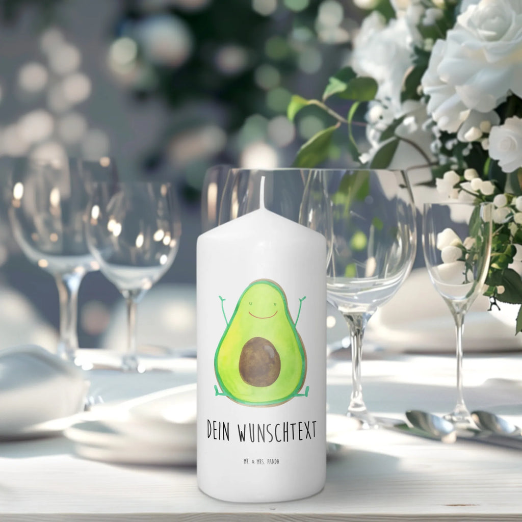 Personalisierte Kerze Avocado Happy Firmungskerze Mit Wunschname, Streukerze Mit Namensdruck, Metall-Kerze Mit Namensgravur, Outdoor-Kerze Mit Namensgravur, Personalisierte Kerze, Duftkerze Mit Namen, Teelicht Mit Namensdruck, Kerze Mit Spruch Und Namen, Laternenkerze Mit Namensdruck, Tischkerze Mit Namensdruck, Kerzen-Set Mit Namensgravur, Grabkerze Mit Namensgravur, Sojawachskerze Mit Namensdruck, Tafelkerze Mit Wunschname, Kerze Mit Prägung Und Wunschname, Stabkerze Mit Gravur, Kerze Für Geburtstag Mit Wunschname, Andachtskerze Mit Namensgravur, Schwimmkerze Mit Namen, Holz-Kerze Mit Namen, Gedenkkerze Mit Namen, Taufekerze Mit Namensgravur, Osterkerze Mit Namen, Blockkerze Mit Namensdruck, Bio-Kerze Mit Wunschname, Bienenwachskerze Mit Wunschname, LED-Kerze Mit Wunschname, Weihnachtskerze Mit Namensgravur, Kerze Für Hochzeit Mit Namensgravur, Gartenkerze Mit Namen, Trauerkerze Mit Namen, Votivkerze Mit Wunschname, Stumpenkerze Mit Namensgravur, Gastgeschenk Kerze Mit Namen, Handgemachte Kerze Mit Wunschname, Glas-Kerze Mit Wunschname, Kommunionkerze Mit Namen, Adventskerze Mit Wunschname, Stearinkerze Mit Gravur, Kerze Mit Namen, Handgegossene Kerze Mit Namen, Fair-Trade-Kerze Mit Namensgravur, Avocado, Veggie, Vegan, Gesund, Chaos
