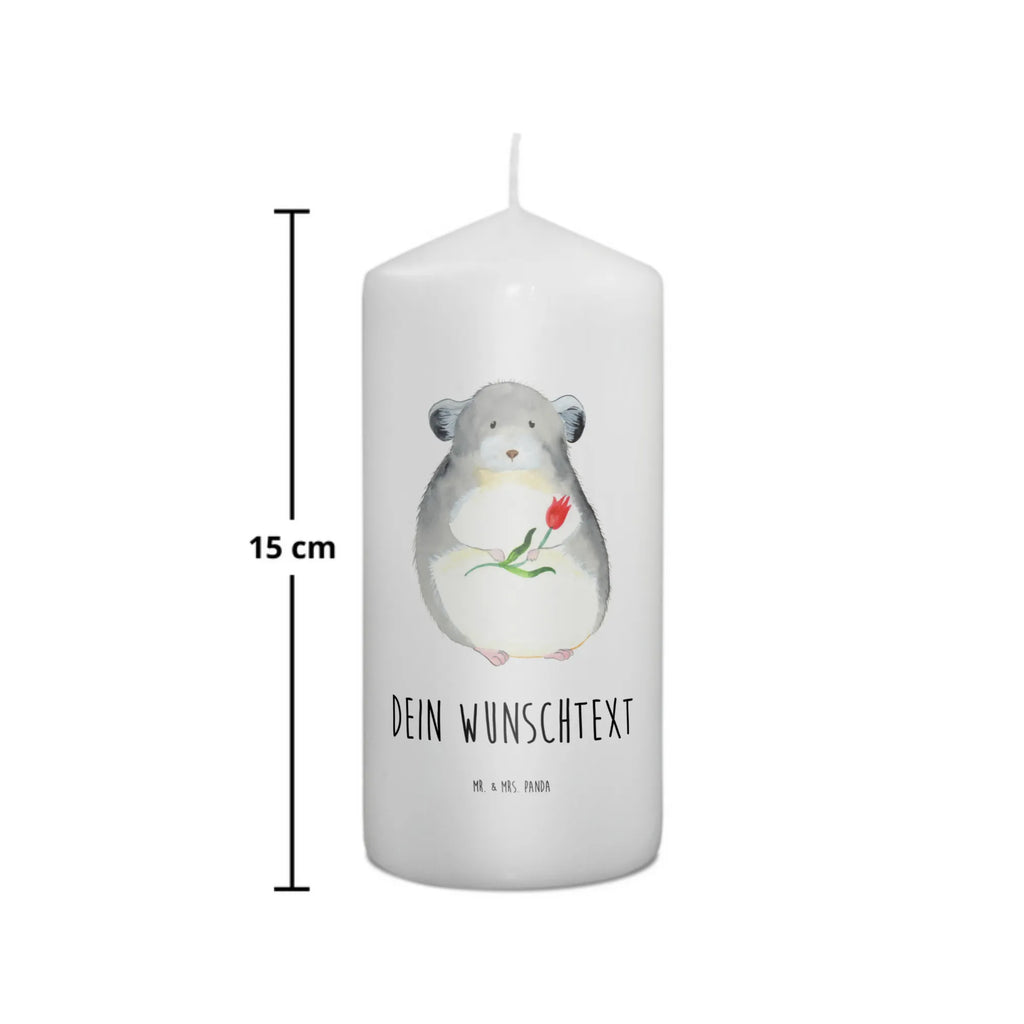 Personalisierte Kerze Chinchilla mit Blume Taufekerze Mit Namensgravur, Schwimmkerze Mit Namen, Stearinkerze Mit Gravur, Kerze Mit Spruch Und Namen, Sojawachskerze Mit Namensdruck, Andachtskerze Mit Namensgravur, Tischkerze Mit Namensdruck, Blockkerze Mit Namensdruck, Outdoor-Kerze Mit Namensgravur, Handgemachte Kerze Mit Wunschname, Adventskerze Mit Wunschname, Kerzen-Set Mit Namensgravur, Kommunionkerze Mit Namen, Teelicht Mit Namensdruck, Kerze Mit Prägung Und Wunschname, Stumpenkerze Mit Namensgravur, Bienenwachskerze Mit Wunschname, Kerze Mit Namen, Votivkerze Mit Wunschname, Gartenkerze Mit Namen, Gedenkkerze Mit Namen, LED-Kerze Mit Wunschname, Glas-Kerze Mit Wunschname, Kerze Für Geburtstag Mit Wunschname, Duftkerze Mit Namen, Fair-Trade-Kerze Mit Namensgravur, Kerze Für Hochzeit Mit Namensgravur, Personalisierte Kerze, Gastgeschenk Kerze Mit Namen, Weihnachtskerze Mit Namensgravur, Tafelkerze Mit Wunschname, Holz-Kerze Mit Namen, Osterkerze Mit Namen, Stabkerze Mit Gravur, Trauerkerze Mit Namen, Streukerze Mit Namensdruck, Bio-Kerze Mit Wunschname, Laternenkerze Mit Namensdruck, Grabkerze Mit Namensgravur, Firmungskerze Mit Wunschname, Metall-Kerze Mit Namensgravur, Handgegossene Kerze Mit Namen, Lustige Sprüche, Tiere, Tiermotive, Gute Laune, Büroalltag, traurig sein, Chaos, Depressionen, Chinchillas, Chinchilla, Glücklichsein, Büro, Liebeskummer, Kummer