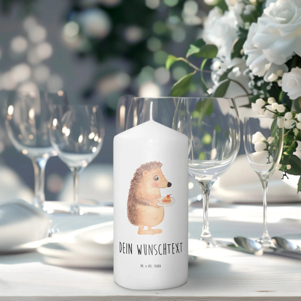 Personalisierte Kerze Igel mit Kuchenstück Kerze Für Hochzeit Mit Namensgravur, Bio-Kerze Mit Wunschname, Adventskerze Mit Wunschname, Kerze Für Geburtstag Mit Wunschname, Glas-Kerze Mit Wunschname, Firmungskerze Mit Wunschname, Trauerkerze Mit Namen, Duftkerze Mit Namen, Kerzen-Set Mit Namensgravur, Osterkerze Mit Namen, Personalisierte Kerze, Kerze Mit Namen, Kerze Mit Prägung Und Wunschname, Handgemachte Kerze Mit Wunschname, Fair-Trade-Kerze Mit Namensgravur, Gartenkerze Mit Namen, Metall-Kerze Mit Namensgravur, Stearinkerze Mit Gravur, Blockkerze Mit Namensdruck, Taufekerze Mit Namensgravur, Holz-Kerze Mit Namen, Grabkerze Mit Namensgravur, Votivkerze Mit Wunschname, Bienenwachskerze Mit Wunschname, Weihnachtskerze Mit Namensgravur, Streukerze Mit Namensdruck, Tafelkerze Mit Wunschname, Andachtskerze Mit Namensgravur, Kerze Mit Spruch Und Namen, Schwimmkerze Mit Namen, Sojawachskerze Mit Namensdruck, Tischkerze Mit Namensdruck, Laternenkerze Mit Namensdruck, Kommunionkerze Mit Namen, Outdoor-Kerze Mit Namensgravur, Teelicht Mit Namensdruck, Stabkerze Mit Gravur, Handgegossene Kerze Mit Namen, Gastgeschenk Kerze Mit Namen, LED-Kerze Mit Wunschname, Gedenkkerze Mit Namen, Stumpenkerze Mit Namensgravur, Tiermotive, Gute Laune, lustige Sprüche, Tiere, Geburtstagskuchen, Backen Geschenk, Torte, Einladung Party, Kuchen backen, Kuchen, Essen Spruch, Igel