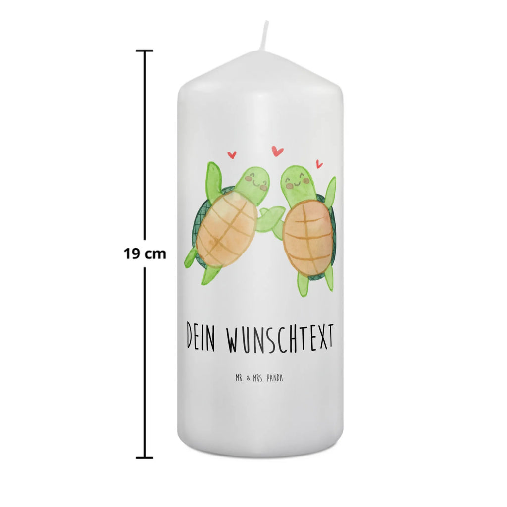 Personalisierte Kerze Schildkröten Paar Laternenkerze Mit Namensdruck, Bienenwachskerze Mit Wunschname, Tafelkerze Mit Wunschname, Handgegossene Kerze Mit Namen, Teelicht Mit Namensdruck, Kerze Für Hochzeit Mit Namensgravur, Kerze Mit Namen, Gedenkkerze Mit Namen, Stabkerze Mit Gravur, Trauerkerze Mit Namen, Kerzen-Set Mit Namensgravur, Holz-Kerze Mit Namen, Sojawachskerze Mit Namensdruck, Gastgeschenk Kerze Mit Namen, Weihnachtskerze Mit Namensgravur, Bio-Kerze Mit Wunschname, Personalisierte Kerze, Glas-Kerze Mit Wunschname, Andachtskerze Mit Namensgravur, Stearinkerze Mit Gravur, Duftkerze Mit Namen, Streukerze Mit Namensdruck, Tischkerze Mit Namensdruck, Metall-Kerze Mit Namensgravur, Outdoor-Kerze Mit Namensgravur, Osterkerze Mit Namen, Grabkerze Mit Namensgravur, Handgemachte Kerze Mit Wunschname, Kerze Mit Spruch Und Namen, Gartenkerze Mit Namen, LED-Kerze Mit Wunschname, Firmungskerze Mit Wunschname, Kerze Mit Prägung Und Wunschname, Fair-Trade-Kerze Mit Namensgravur, Votivkerze Mit Wunschname, Kommunionkerze Mit Namen, Kerze Für Geburtstag Mit Wunschname, Stumpenkerze Mit Namensgravur, Schwimmkerze Mit Namen, Blockkerze Mit Namensdruck, Taufekerze Mit Namensgravur, Adventskerze Mit Wunschname, Freundin, Freund, Liebe, Liebesgeschenk, Jahrestag, Verlobung, Partner, Ehemann, Ehefrau, Heiraten, Heiratsantrag, Hocheitstag, für Ehemann, Mitbringsel, Geschenk für Partner, Geschenk für Freundin, Valentinstag, Geschenk für Frauen, für Männer, Hochzeitstag, Liebesbeweis