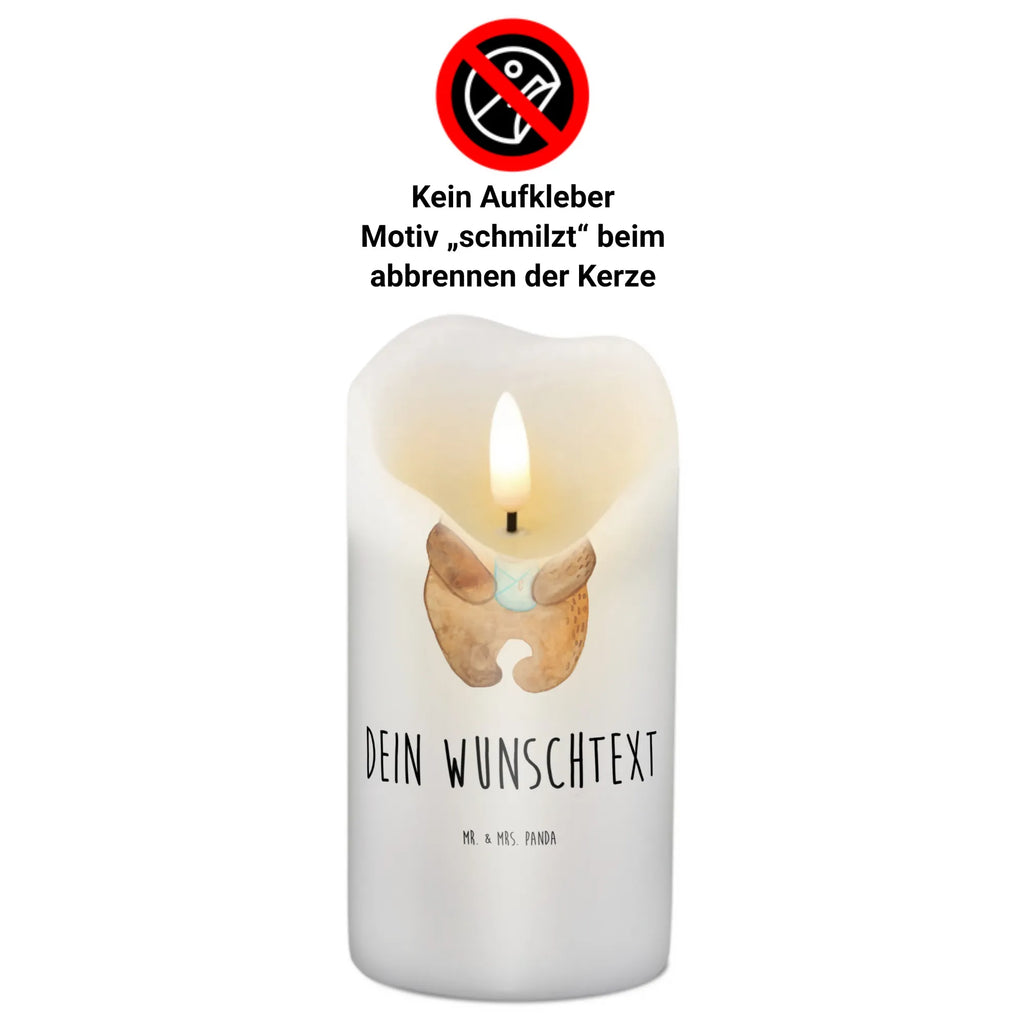 Personalisierte Kerze Bär Baby Duftkerze Mit Namen, Teelicht Mit Namensdruck, Trauerkerze Mit Namen, Kommunionkerze Mit Namen, Metall-Kerze Mit Namensgravur, Tischkerze Mit Namensdruck, Adventskerze Mit Wunschname, Bienenwachskerze Mit Wunschname, Andachtskerze Mit Namensgravur, Gastgeschenk Kerze Mit Namen, Taufekerze Mit Namensgravur, Handgegossene Kerze Mit Namen, Glas-Kerze Mit Wunschname, Blockkerze Mit Namensdruck, Tafelkerze Mit Wunschname, Grabkerze Mit Namensgravur, Schwimmkerze Mit Namen, Gartenkerze Mit Namen, Kerze Für Hochzeit Mit Namensgravur, Osterkerze Mit Namen, Personalisierte Kerze, Votivkerze Mit Wunschname, Stabkerze Mit Gravur, Fair-Trade-Kerze Mit Namensgravur, Firmungskerze Mit Wunschname, Kerzen-Set Mit Namensgravur, LED-Kerze Mit Wunschname, Sojawachskerze Mit Namensdruck, Kerze Mit Spruch Und Namen, Holz-Kerze Mit Namen, Stumpenkerze Mit Namensgravur, Handgemachte Kerze Mit Wunschname, Bio-Kerze Mit Wunschname, Outdoor-Kerze Mit Namensgravur, Kerze Für Geburtstag Mit Wunschname, Weihnachtskerze Mit Namensgravur, Streukerze Mit Namensdruck, Laternenkerze Mit Namensdruck, Gedenkkerze Mit Namen, Kerze Mit Namen, Stearinkerze Mit Gravur, Kerze Mit Prägung Und Wunschname, Bär, Teddy, Teddybär, Glückwunsch, Geburtstag, Mutter, Täufling, Nichte, Geburt, Taufe, Baby, Eltern, Enkel, Neffe, Enkelin