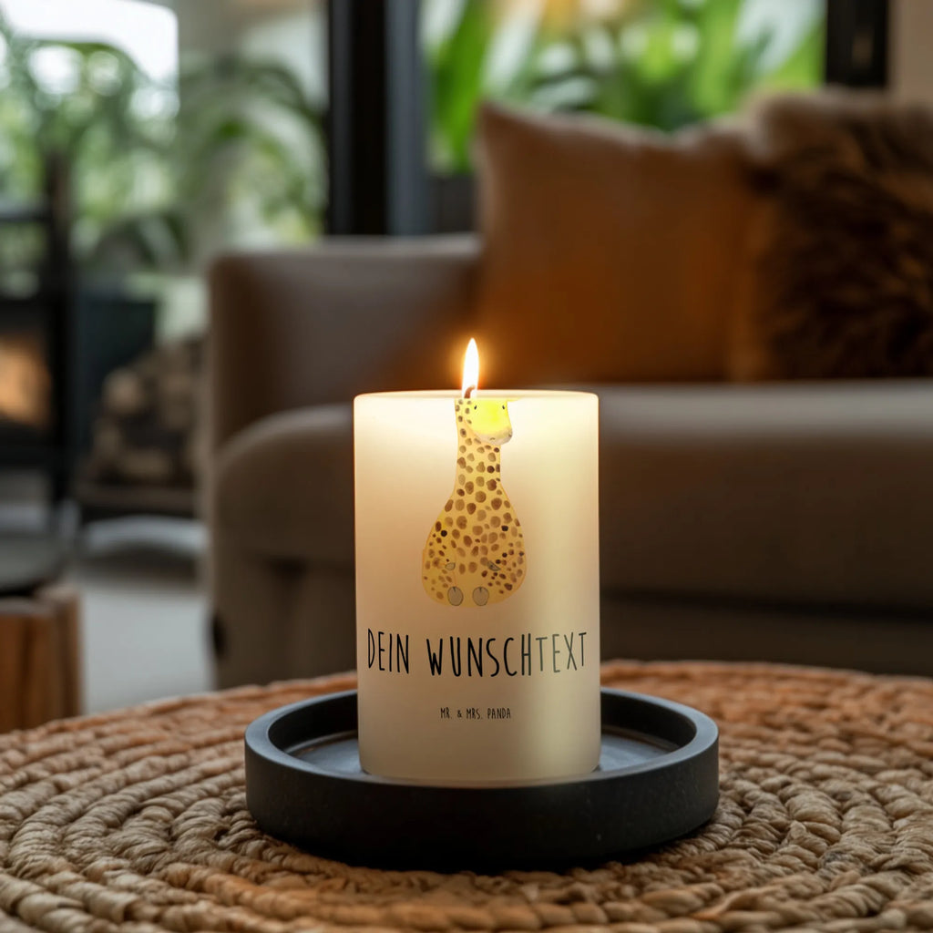 Personalisierte Kerze Giraffe Blumenkranz Tischkerze Mit Namensdruck, LED-Kerze Mit Wunschname, Bienenwachskerze Mit Wunschname, Gastgeschenk Kerze Mit Namen, Kommunionkerze Mit Namen, Teelicht Mit Namensdruck, Osterkerze Mit Namen, Glas-Kerze Mit Wunschname, Trauerkerze Mit Namen, Andachtskerze Mit Namensgravur, Laternenkerze Mit Namensdruck, Kerze Mit Namen, Kerze Mit Prägung Und Wunschname, Tafelkerze Mit Wunschname, Votivkerze Mit Wunschname, Fair-Trade-Kerze Mit Namensgravur, Metall-Kerze Mit Namensgravur, Kerze Mit Spruch Und Namen, Holz-Kerze Mit Namen, Duftkerze Mit Namen, Firmungskerze Mit Wunschname, Handgemachte Kerze Mit Wunschname, Gedenkkerze Mit Namen, Kerze Für Geburtstag Mit Wunschname, Streukerze Mit Namensdruck, Stumpenkerze Mit Namensgravur, Outdoor-Kerze Mit Namensgravur, Kerzen-Set Mit Namensgravur, Bio-Kerze Mit Wunschname, Kerze Für Hochzeit Mit Namensgravur, Gartenkerze Mit Namen, Grabkerze Mit Namensgravur, Sojawachskerze Mit Namensdruck, Stearinkerze Mit Gravur, Personalisierte Kerze, Stabkerze Mit Gravur, Handgegossene Kerze Mit Namen, Weihnachtskerze Mit Namensgravur, Blockkerze Mit Namensdruck, Taufekerze Mit Namensgravur, Schwimmkerze Mit Namen, Adventskerze Mit Wunschname, Afrika, Wildtiere, Selbstliebe, Giraffe, Abenteurer, Blumenkranz, Freundin