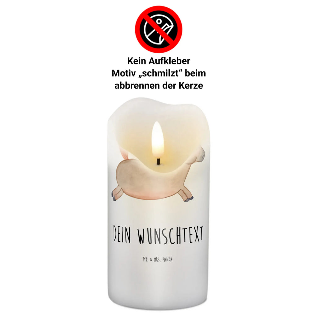 Personalised candle Horse Jump Stearinkerze Mit Gravur, Firmungskerze Mit Wunschname, Taufekerze Mit Namensgravur, Stumpenkerze Mit Namensgravur, Duftkerze Mit Namen, Grabkerze Mit Namensgravur, Blockkerze Mit Namensdruck, Fair-Trade-Kerze Mit Namensgravur, Weihnachtskerze Mit Namensgravur, Kerze Mit Prägung Und Wunschname, Tafelkerze Mit Wunschname, Osterkerze Mit Namen, Tischkerze Mit Namensdruck, Gedenkkerze Mit Namen, Kerze Für Hochzeit Mit Namensgravur, Outdoor-Kerze Mit Namensgravur, Kerzen-Set Mit Namensgravur, Gastgeschenk Kerze Mit Namen, Andachtskerze Mit Namensgravur, Stabkerze Mit Gravur, Kommunionkerze Mit Namen, Adventskerze Mit Wunschname, Handgegossene Kerze Mit Namen, Teelicht Mit Namensdruck, Handgemachte Kerze Mit Wunschname, Bio-Kerze Mit Wunschname, Bienenwachskerze Mit Wunschname, Votivkerze Mit Wunschname, Kerze Mit Namen, Sojawachskerze Mit Namensdruck, Trauerkerze Mit Namen, LED-Kerze Mit Wunschname, Laternenkerze Mit Namensdruck, Kerze Für Geburtstag Mit Wunschname, Gartenkerze Mit Namen, Holz-Kerze Mit Namen, Kerze Mit Spruch Und Namen, Schwimmkerze Mit Namen, Streukerze Mit Namensdruck, Personalisierte Kerze, Glas-Kerze Mit Wunschname, Metall-Kerze Mit Namensgravur, Bauernhof, Hoftiere, Landwirt, Landwirtin, Pferdebesitzer, Pony, Stall, Ausreiten, Reiten, Pferdestall, Pferde, Pferd