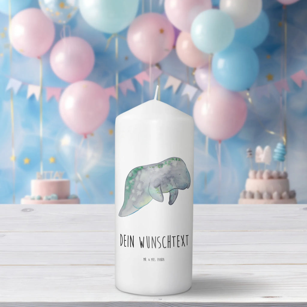 Personalisierte Kerze Seekuh chillt Fair-Trade-Kerze Mit Namensgravur, Metall-Kerze Mit Namensgravur, Gastgeschenk Kerze Mit Namen, Kerze Für Geburtstag Mit Wunschname, Holz-Kerze Mit Namen, Gartenkerze Mit Namen, Osterkerze Mit Namen, Weihnachtskerze Mit Namensgravur, Laternenkerze Mit Namensdruck, Blockkerze Mit Namensdruck, Kerzen-Set Mit Namensgravur, Streukerze Mit Namensdruck, Votivkerze Mit Wunschname, Taufekerze Mit Namensgravur, Kerze Mit Spruch Und Namen, Bienenwachskerze Mit Wunschname, Sojawachskerze Mit Namensdruck, Kommunionkerze Mit Namen, Schwimmkerze Mit Namen, Stumpenkerze Mit Namensgravur, Tischkerze Mit Namensdruck, Handgegossene Kerze Mit Namen, Handgemachte Kerze Mit Wunschname, LED-Kerze Mit Wunschname, Stearinkerze Mit Gravur, Adventskerze Mit Wunschname, Duftkerze Mit Namen, Stabkerze Mit Gravur, Tafelkerze Mit Wunschname, Personalisierte Kerze, Kerze Für Hochzeit Mit Namensgravur, Grabkerze Mit Namensgravur, Kerze Mit Prägung Und Wunschname, Bio-Kerze Mit Wunschname, Outdoor-Kerze Mit Namensgravur, Kerze Mit Namen, Firmungskerze Mit Wunschname, Trauerkerze Mit Namen, Andachtskerze Mit Namensgravur, Glas-Kerze Mit Wunschname, Gedenkkerze Mit Namen, Teelicht Mit Namensdruck, Meer, Urlaub, Meerestiere, Süßigkeiten, Seekühe, Zucker, Diätwahn, Essen, Abnehmen, Diät, Seekuh