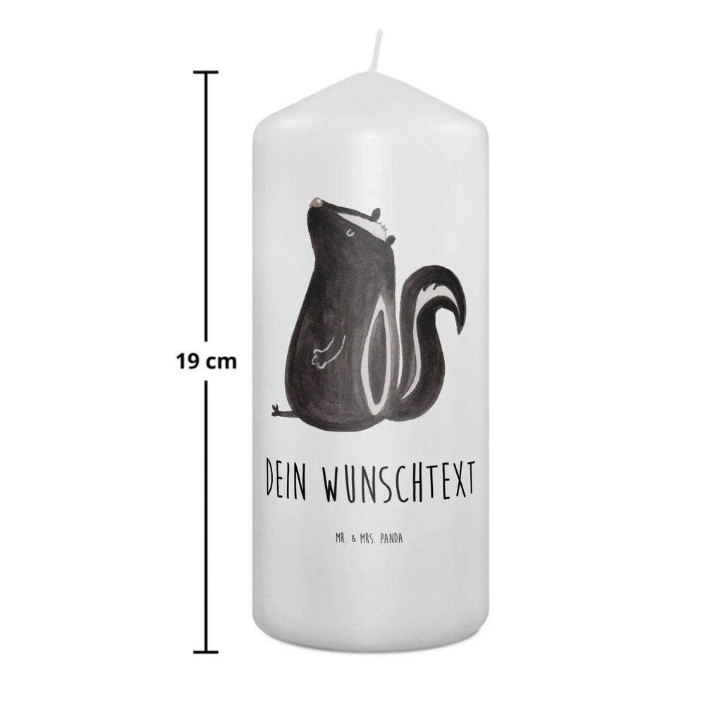 Personalizowana świeca skunks siedzenie Stumpenkerze Mit Namensgravur, Teelicht Mit Namensdruck, Kerze Für Geburtstag Mit Wunschname, Blockkerze Mit Namensdruck, Bienenwachskerze Mit Wunschname, Glas-Kerze Mit Wunschname, Kerze Für Hochzeit Mit Namensgravur, Gedenkkerze Mit Namen, Holz-Kerze Mit Namen, LED-Kerze Mit Wunschname, Personalisierte Kerze, Stabkerze Mit Gravur, Duftkerze Mit Namen, Taufekerze Mit Namensgravur, Firmungskerze Mit Wunschname, Stearinkerze Mit Gravur, Laternenkerze Mit Namensdruck, Bio-Kerze Mit Wunschname, Kerze Mit Prägung Und Wunschname, Handgemachte Kerze Mit Wunschname, Adventskerze Mit Wunschname, Trauerkerze Mit Namen, Grabkerze Mit Namensgravur, Fair-Trade-Kerze Mit Namensgravur, Streukerze Mit Namensdruck, Kommunionkerze Mit Namen, Andachtskerze Mit Namensgravur, Tafelkerze Mit Wunschname, Metall-Kerze Mit Namensgravur, Kerze Mit Namen, Outdoor-Kerze Mit Namensgravur, Weihnachtskerze Mit Namensgravur, Tischkerze Mit Namensdruck, Kerze Mit Spruch Und Namen, Gastgeschenk Kerze Mit Namen, Schwimmkerze Mit Namen, Osterkerze Mit Namen, Kerzen-Set Mit Namensgravur, Handgegossene Kerze Mit Namen, Sojawachskerze Mit Namensdruck, Votivkerze Mit Wunschname, Gartenkerze Mit Namen, Stinktier, Skunk, Raubtier, Recht, Spruch, Wildtier, Stinki, Büro, Besserwisser, Stinker