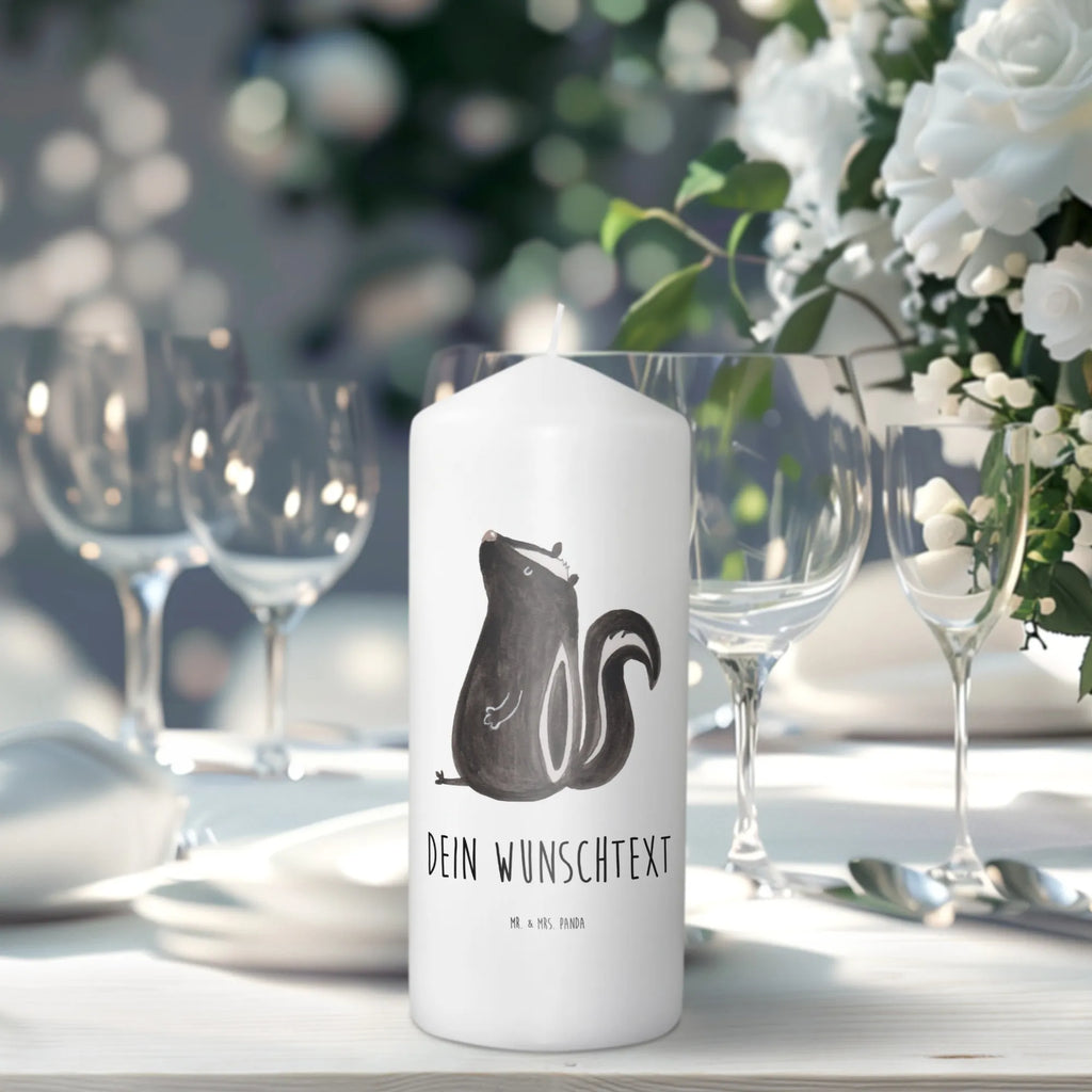 Personalizowana świeca skunks siedzenie Stumpenkerze Mit Namensgravur, Teelicht Mit Namensdruck, Kerze Für Geburtstag Mit Wunschname, Blockkerze Mit Namensdruck, Bienenwachskerze Mit Wunschname, Glas-Kerze Mit Wunschname, Kerze Für Hochzeit Mit Namensgravur, Gedenkkerze Mit Namen, Holz-Kerze Mit Namen, LED-Kerze Mit Wunschname, Personalisierte Kerze, Stabkerze Mit Gravur, Duftkerze Mit Namen, Taufekerze Mit Namensgravur, Firmungskerze Mit Wunschname, Stearinkerze Mit Gravur, Laternenkerze Mit Namensdruck, Bio-Kerze Mit Wunschname, Kerze Mit Prägung Und Wunschname, Handgemachte Kerze Mit Wunschname, Adventskerze Mit Wunschname, Trauerkerze Mit Namen, Grabkerze Mit Namensgravur, Fair-Trade-Kerze Mit Namensgravur, Streukerze Mit Namensdruck, Kommunionkerze Mit Namen, Andachtskerze Mit Namensgravur, Tafelkerze Mit Wunschname, Metall-Kerze Mit Namensgravur, Kerze Mit Namen, Outdoor-Kerze Mit Namensgravur, Weihnachtskerze Mit Namensgravur, Tischkerze Mit Namensdruck, Kerze Mit Spruch Und Namen, Gastgeschenk Kerze Mit Namen, Schwimmkerze Mit Namen, Osterkerze Mit Namen, Kerzen-Set Mit Namensgravur, Handgegossene Kerze Mit Namen, Sojawachskerze Mit Namensdruck, Votivkerze Mit Wunschname, Gartenkerze Mit Namen, Stinktier, Skunk, Raubtier, Recht, Spruch, Wildtier, Stinki, Büro, Besserwisser, Stinker