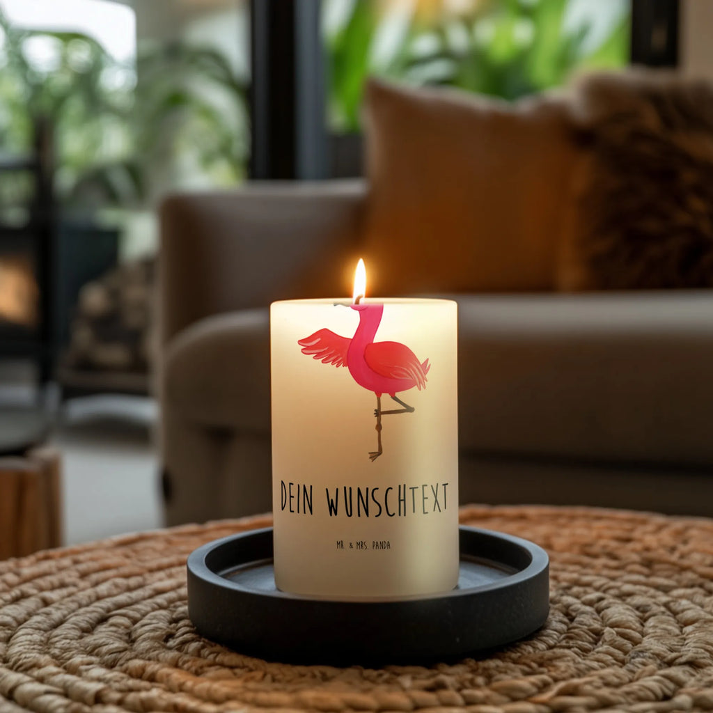 Personalisierte Kerze Flamingo Yoga Duftkerze Mit Namen, Handgemachte Kerze Mit Wunschname, Streukerze Mit Namensdruck, Stumpenkerze Mit Namensgravur, Kerze Mit Prägung Und Wunschname, Tischkerze Mit Namensdruck, Gastgeschenk Kerze Mit Namen, Taufekerze Mit Namensgravur, Fair-Trade-Kerze Mit Namensgravur, Tafelkerze Mit Wunschname, Firmungskerze Mit Wunschname, Blockkerze Mit Namensdruck, Trauerkerze Mit Namen, Schwimmkerze Mit Namen, Laternenkerze Mit Namensdruck, Gedenkkerze Mit Namen, Grabkerze Mit Namensgravur, Stearinkerze Mit Gravur, Gartenkerze Mit Namen, Bienenwachskerze Mit Wunschname, Votivkerze Mit Wunschname, Andachtskerze Mit Namensgravur, Adventskerze Mit Wunschname, Sojawachskerze Mit Namensdruck, Kommunionkerze Mit Namen, Osterkerze Mit Namen, Kerze Mit Spruch Und Namen, Metall-Kerze Mit Namensgravur, Kerze Für Geburtstag Mit Wunschname, Kerze Mit Namen, Glas-Kerze Mit Wunschname, Stabkerze Mit Gravur, Outdoor-Kerze Mit Namensgravur, Personalisierte Kerze, LED-Kerze Mit Wunschname, Kerzen-Set Mit Namensgravur, Holz-Kerze Mit Namen, Kerze Für Hochzeit Mit Namensgravur, Bio-Kerze Mit Wunschname, Teelicht Mit Namensdruck, Handgegossene Kerze Mit Namen, Weihnachtskerze Mit Namensgravur, Flamingo, Yoga-Übung, Vogel, Achtsamkeit, Ärger, Entspannung, Namaste, Tiefenentspannung, Yoga, Aufregen
